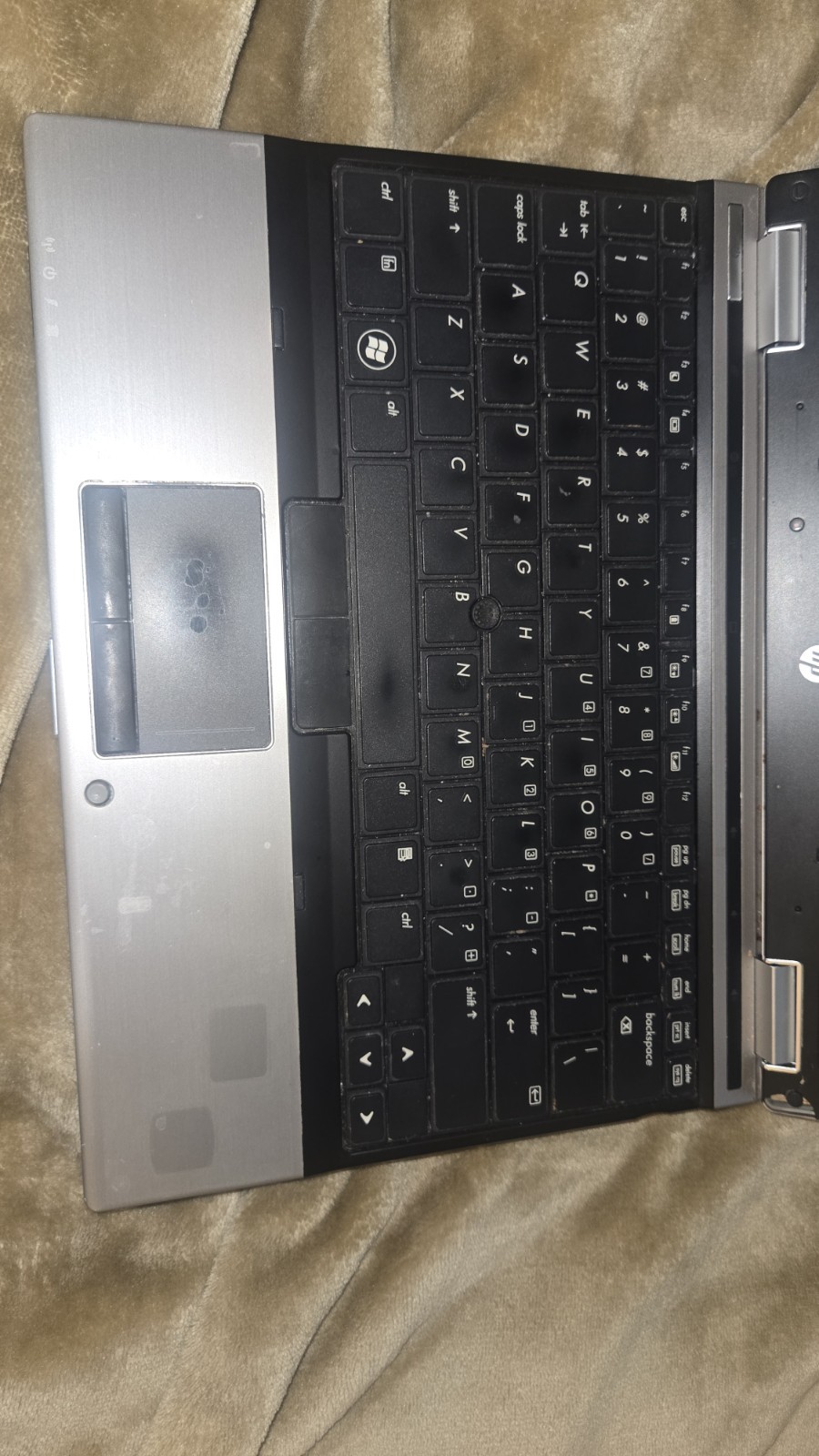 HP HP EliteBook 2540p (XT932UT) i7 L 640 1GB No HD, ssd slot