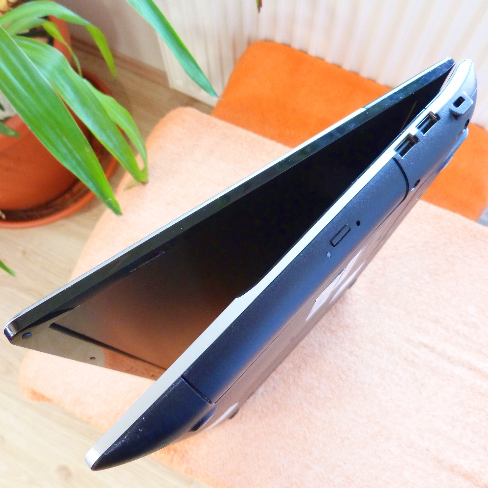 Samsung 305E PREMIUM 17″ l Windows 10 HDD l 4GB RAM l AMD A6 DUAL CORE HDMI