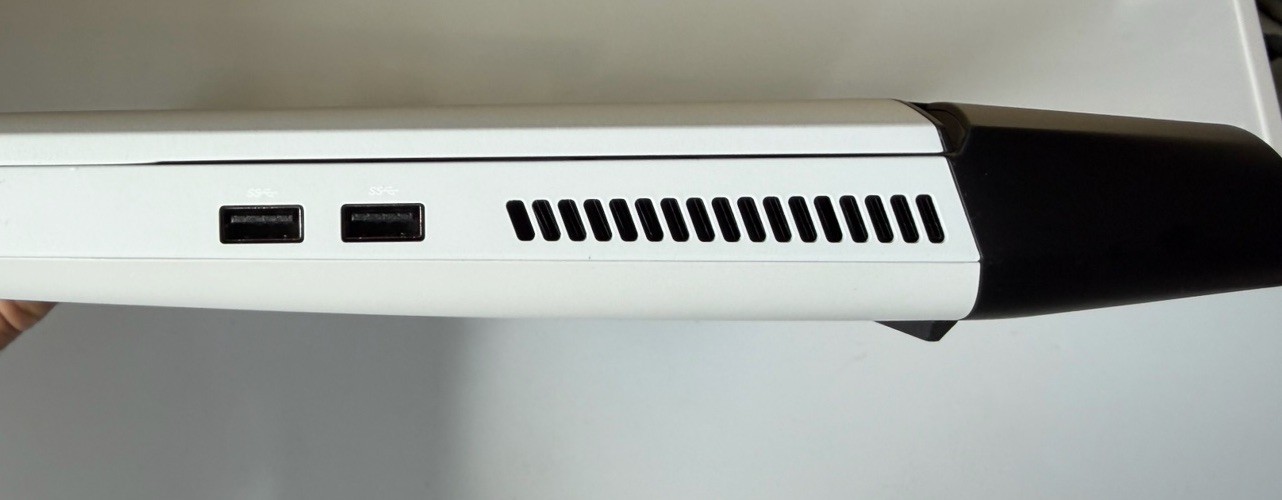 Dell Alienware Area-51m i9-9900K 3.60 64GB DDR4 256 GB M.2 RTX 2080 144mhz