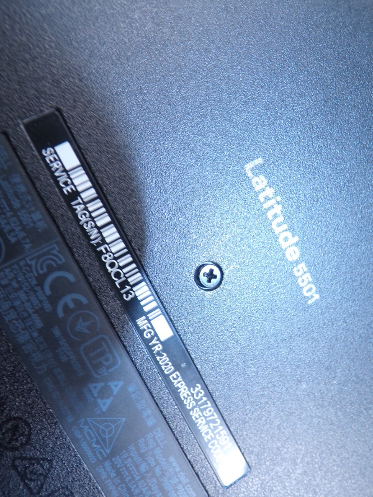 DELL LATITUDE 5501 INTEL CORE I5-9400H 2.50GHZ 8GB RAM **BAD SCREEN **NO HD