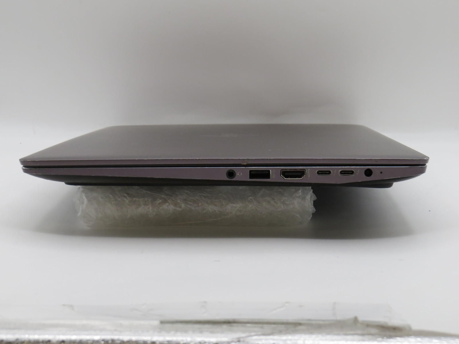 HP Zbook Studio G4 | i7-7820HQ @ 2.9GHz | 16GB / 256GB m2 | 15″ | No OS/AC