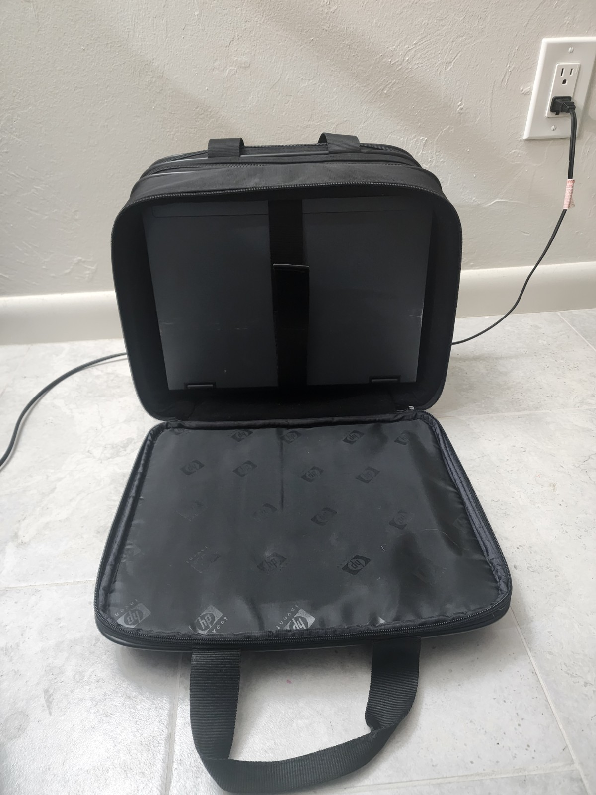 Hp COMPAC Nc6400, With Carrier Bag And External Battery.