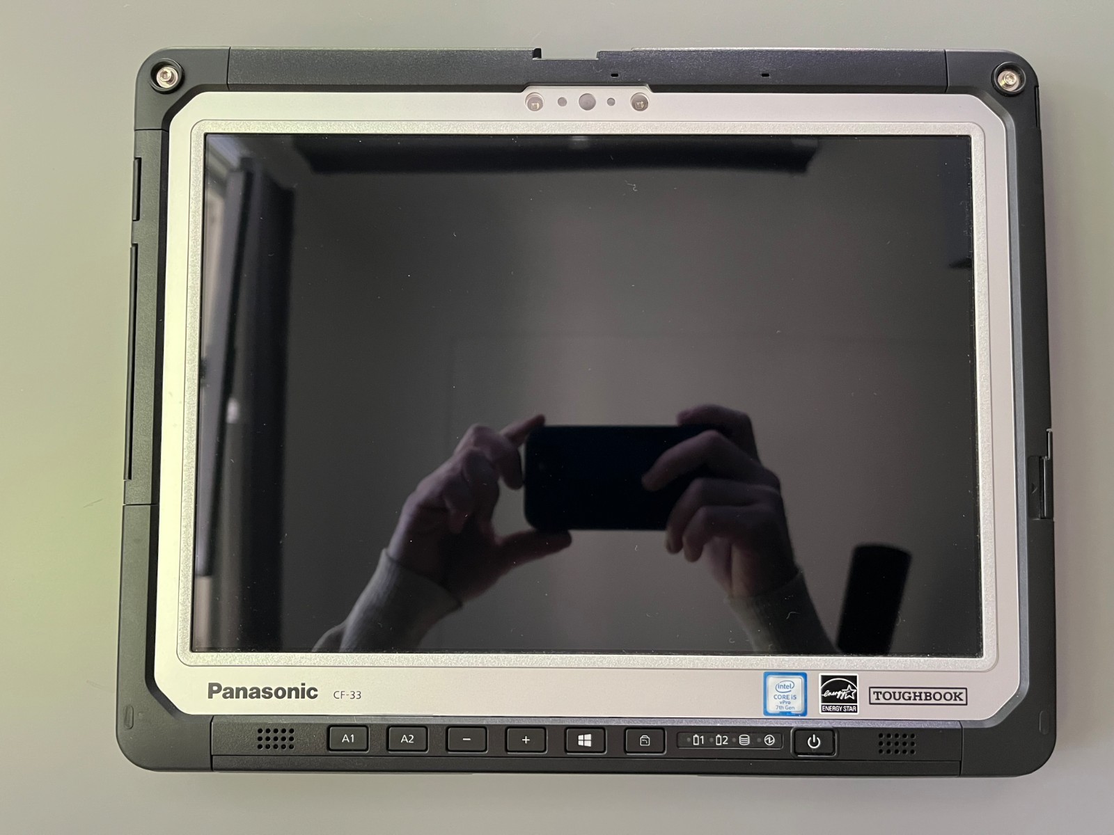 Panasonic CF-33 – 12″ 2160×1440 – i5-7300U – 8GB – 128GB SSD – Windows 10 Pro