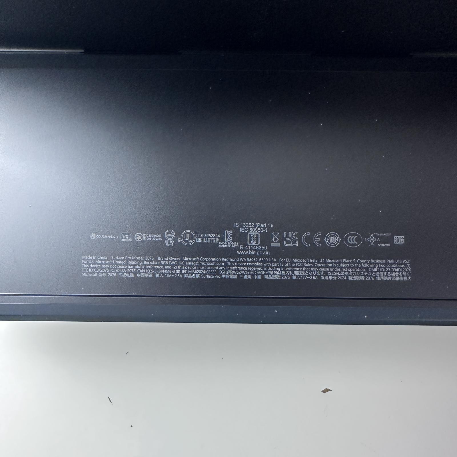 Microsoft Surface Pro 11th, 13″ OLED, Snapdragon X Plus, 16GB, 512GB Bundle