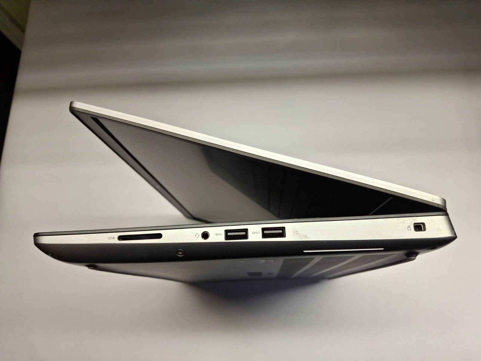 DELL PRECISION 7550 15.6″FHD i7-10875H 512GB SSD 32GB Webcam Wifi Bluetooth W11P