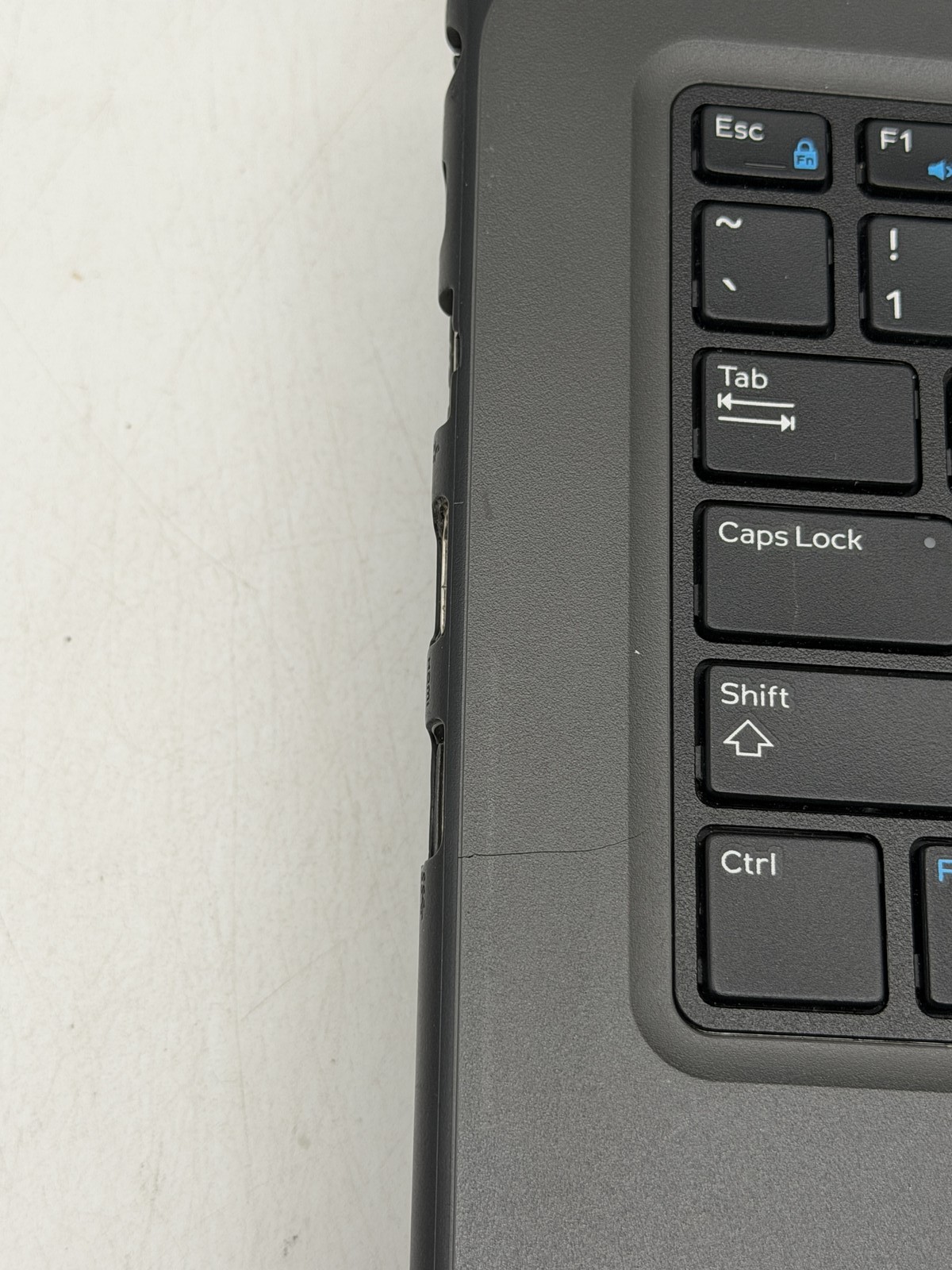Dell Latitude 3310 13.3in i5-8265U 8GB 128GB NO OS *Read*