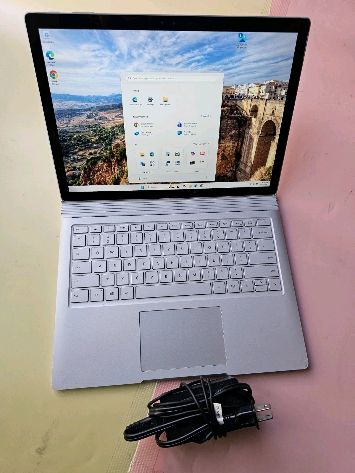 Microsoft Surface Book Core i7-6600U 8GB RAM 256GB SSD NVIDIA BLUETOOT 3000×2000