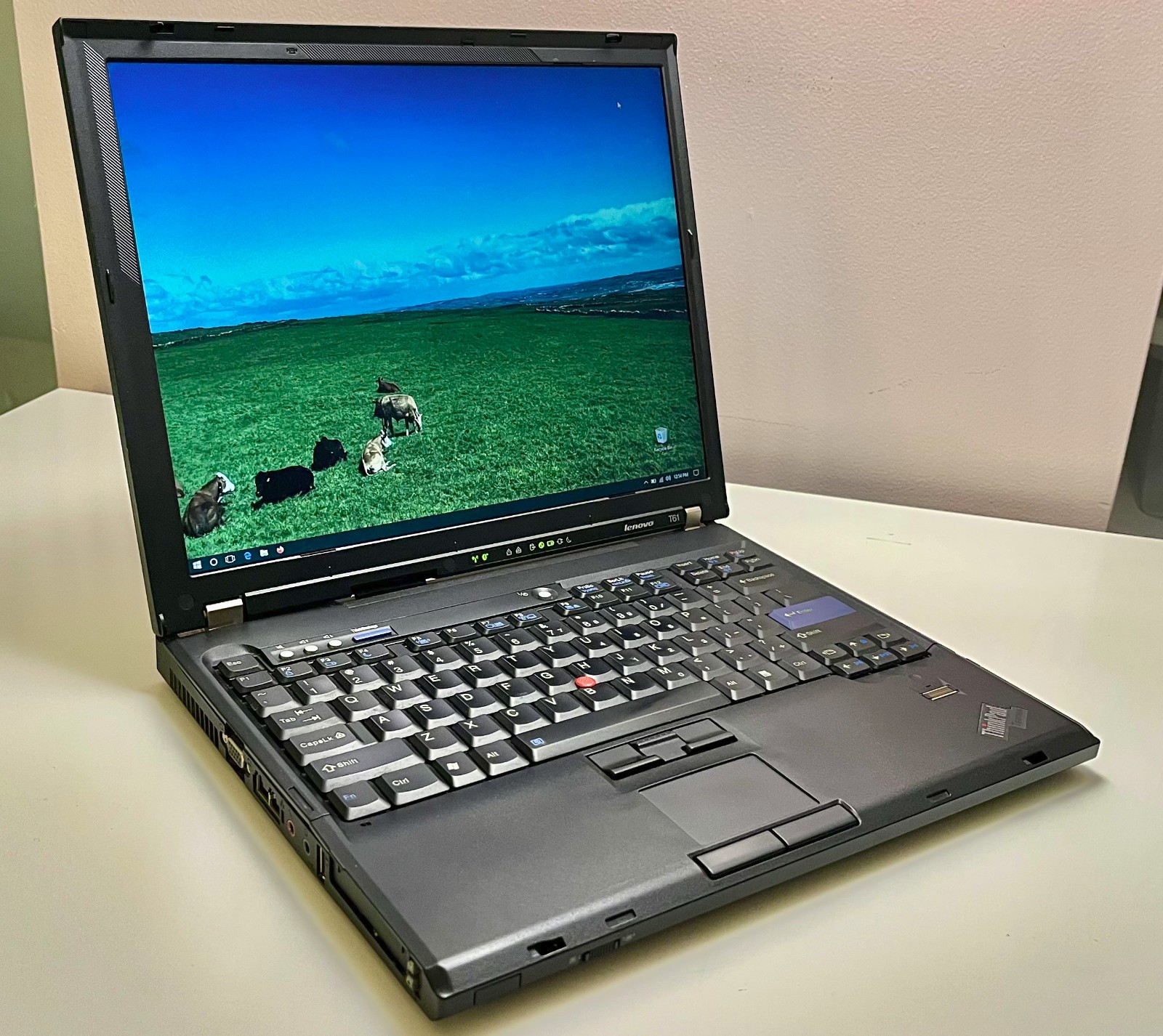 Vintage IBM Lenovo ThinkPad T60 14.1″ 4:3 XGA+ Intel Core Duo Retro Laptop