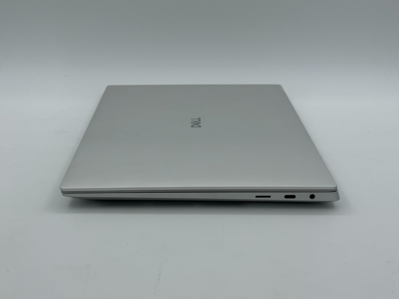 Dell Premium 14.5″ 3.2K OLED Touch Laptop Intel Ultra 7 255H 32GB 1TB SSD