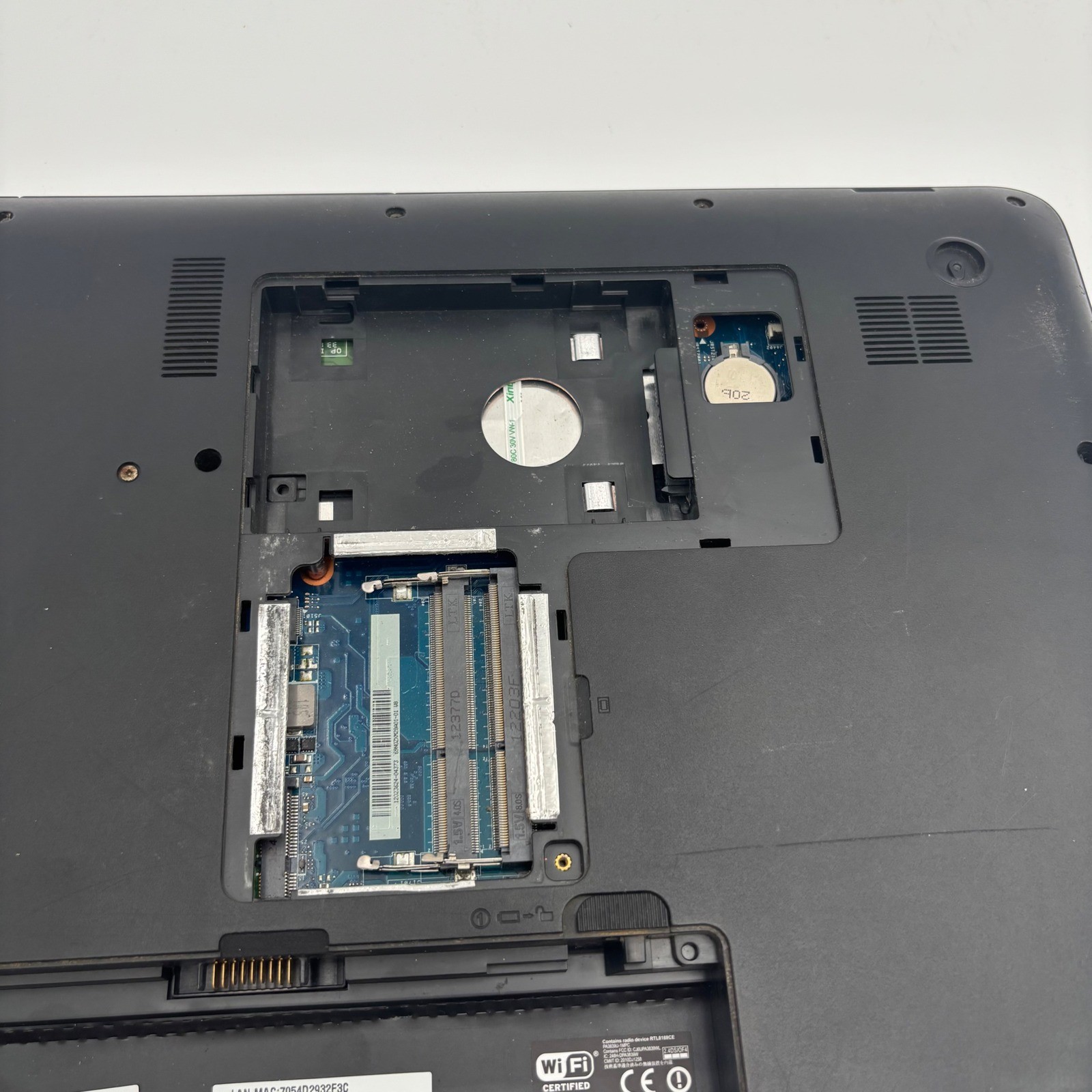 Toshiba Satellite L875D-S7332 Laptop 17.3″ Parts Repair Missing HDD Battery