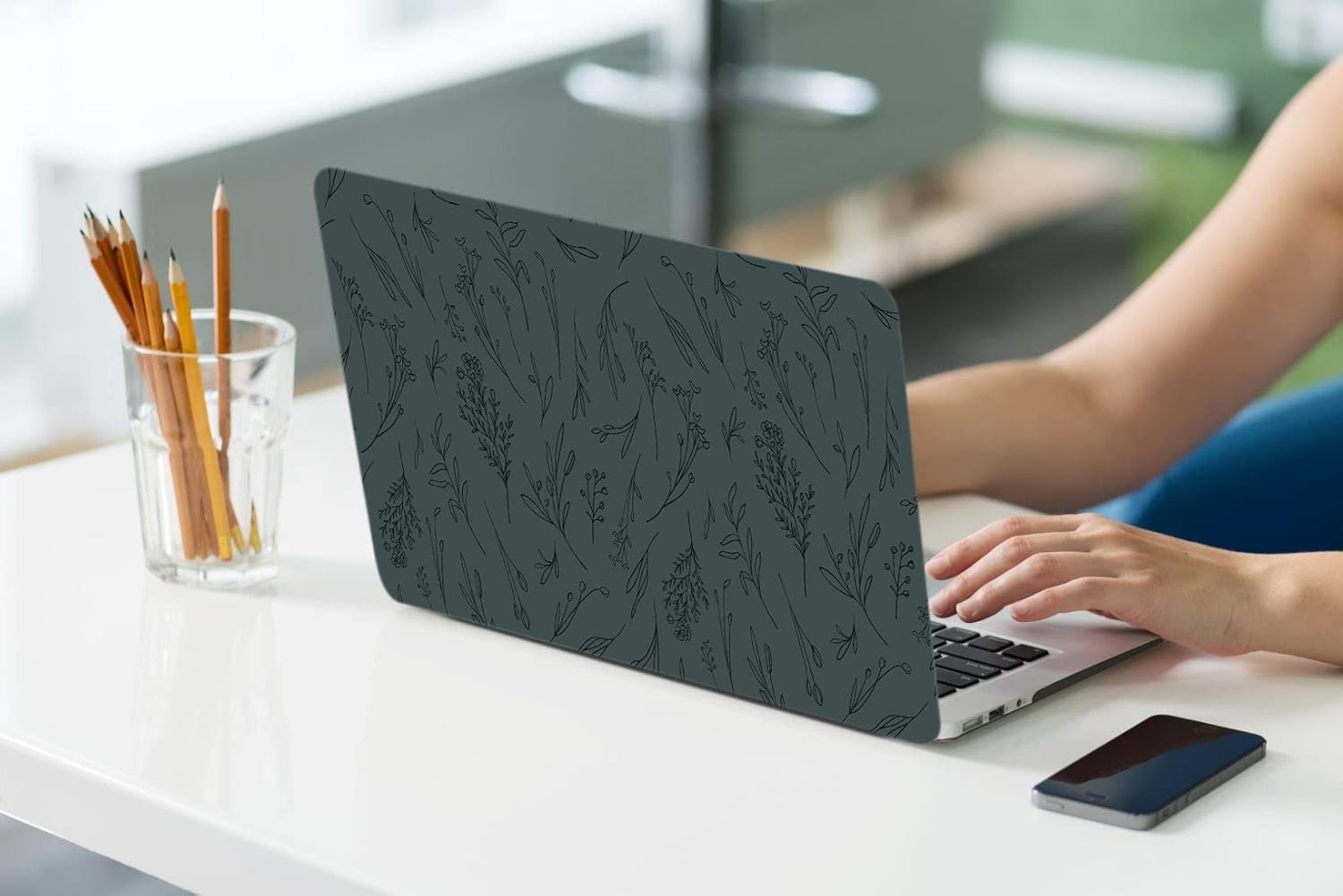 MacBook Pro 13 inch with Touch Bar 2022 2021 2020 2019 2018 2017 2016 Release Ha