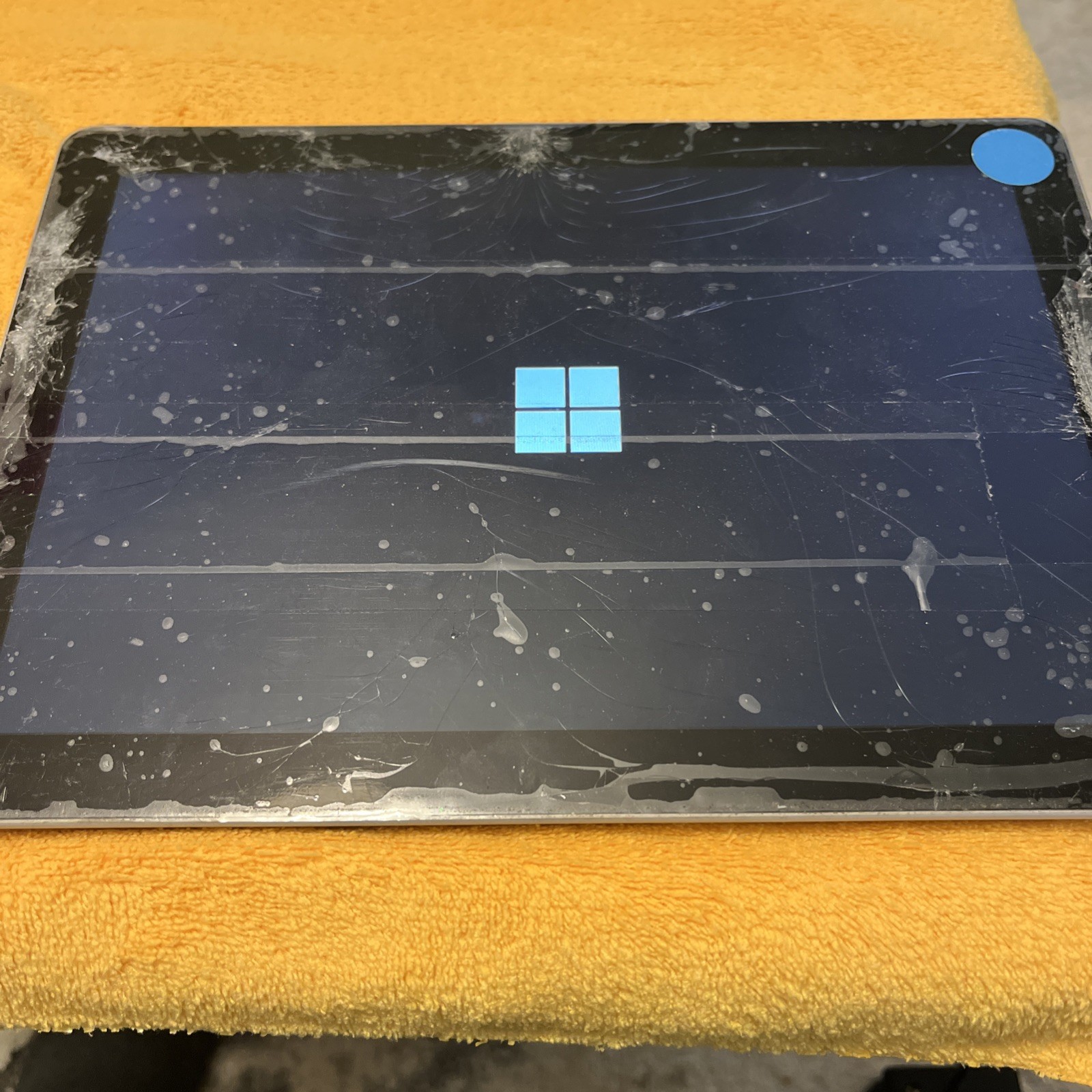 Microsoft Surface Go 1824 10.5″ 128 GB Broken Screen (s2)