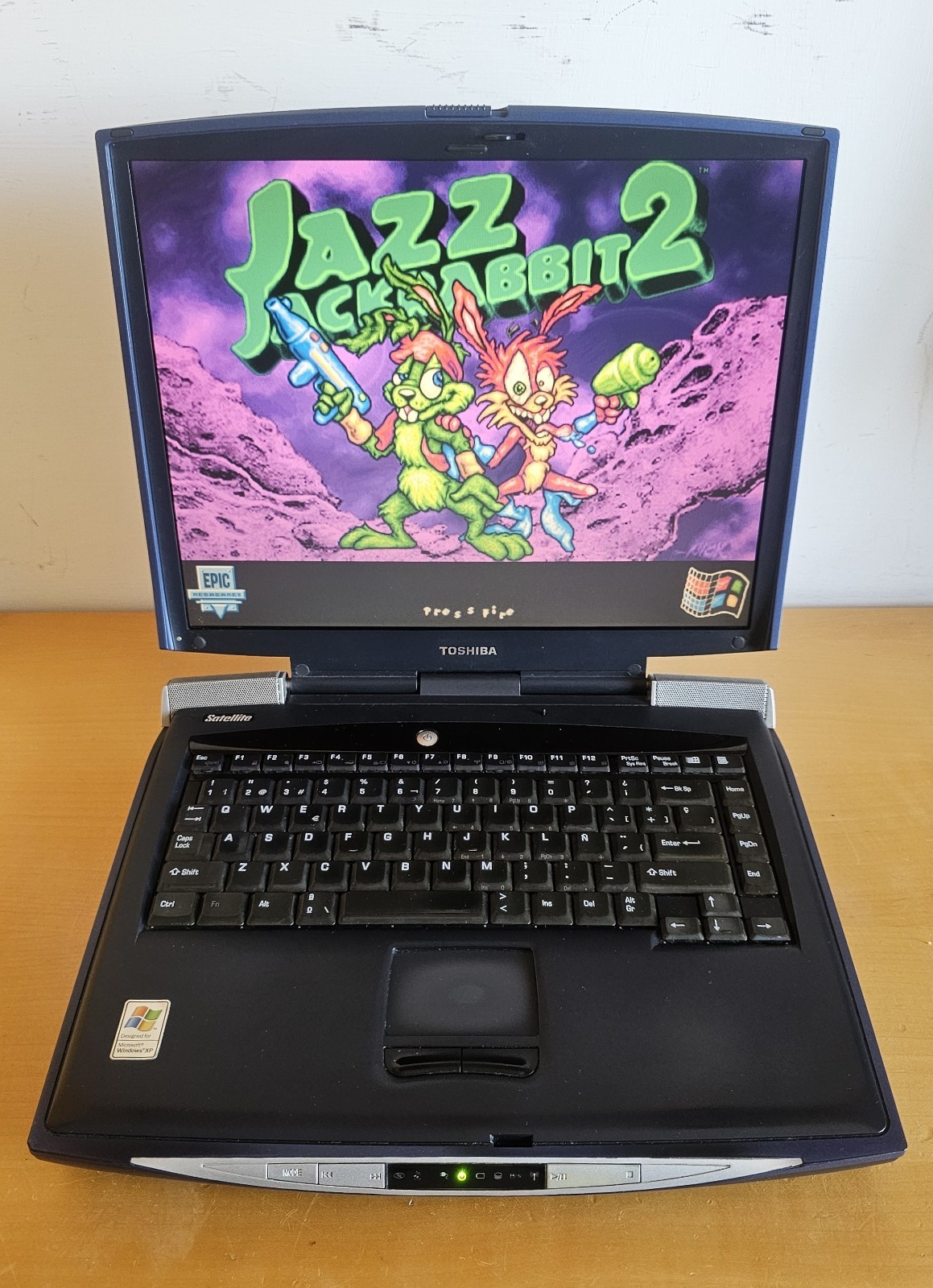ToshibaS1900 Intel Pentium 4 Ati Radeon Windows 98/XP DualBoot PC