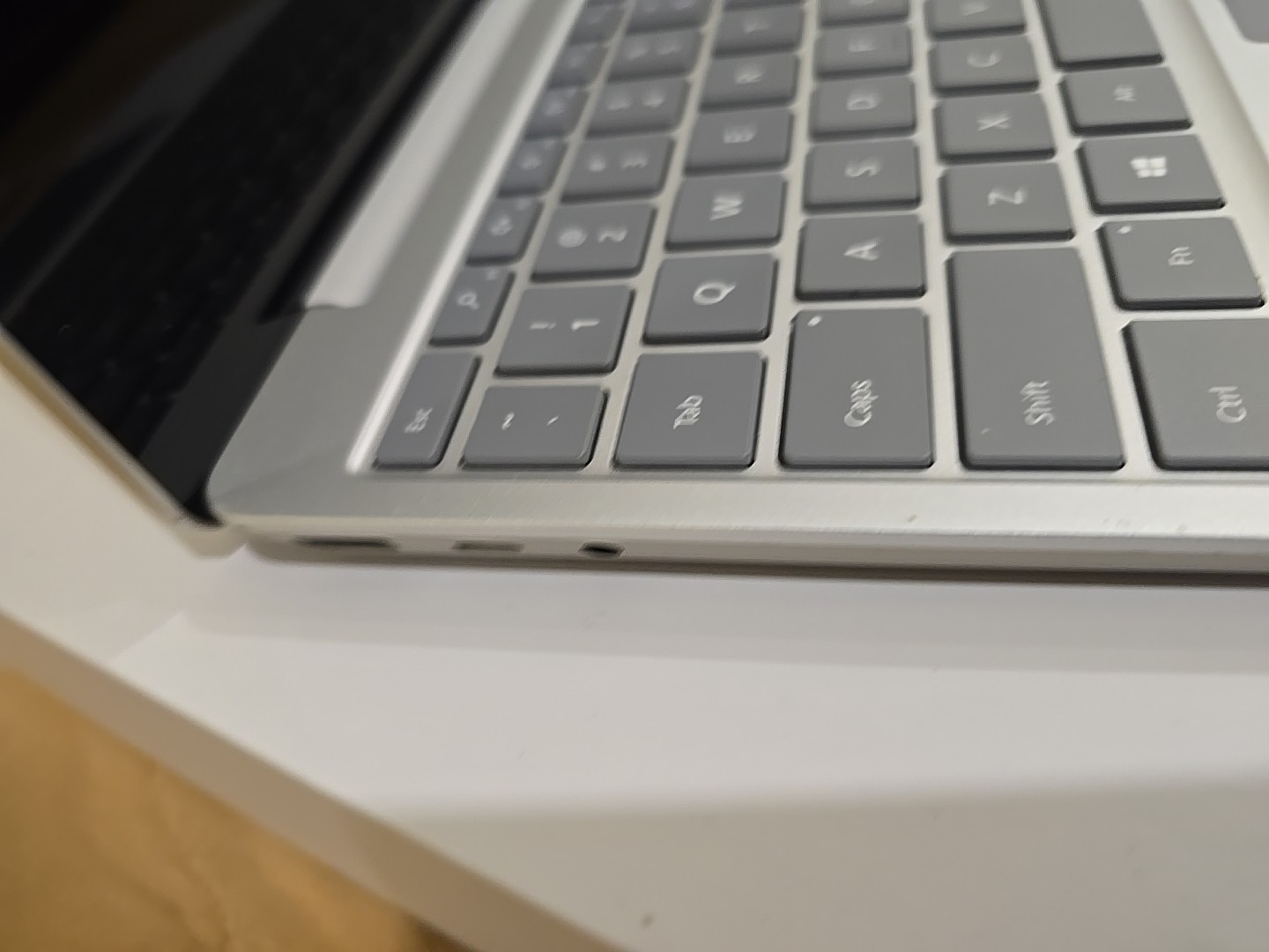 Microsoft Surface Laptop Go 12.4″ (128GB SSD, Intel Core i5 10th Gen., 3.60 GHz,