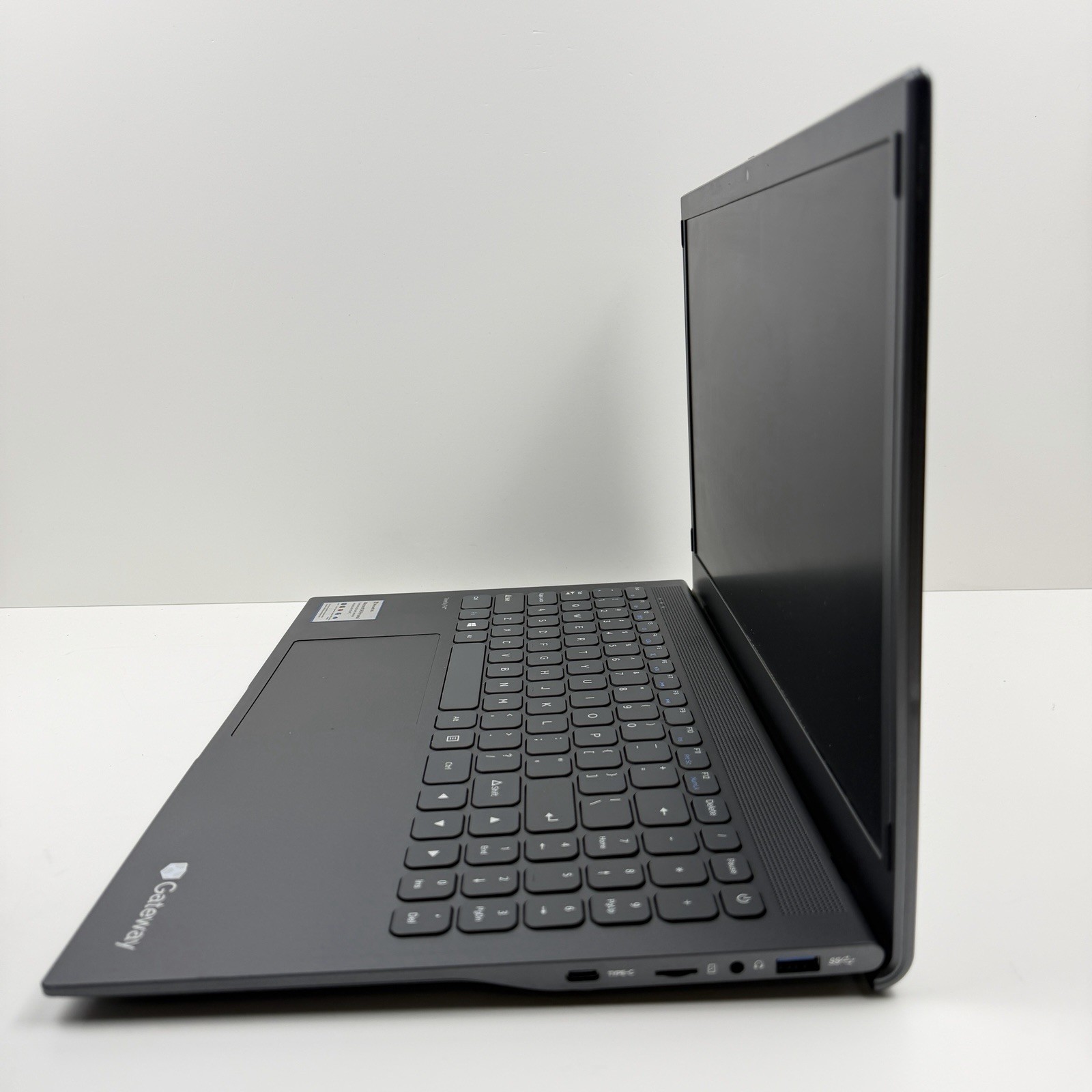 Gateway Laptop GWTN156-11BK 15.6″ Silver N5030 1.1GHz 4GB RAM 128GB SSD