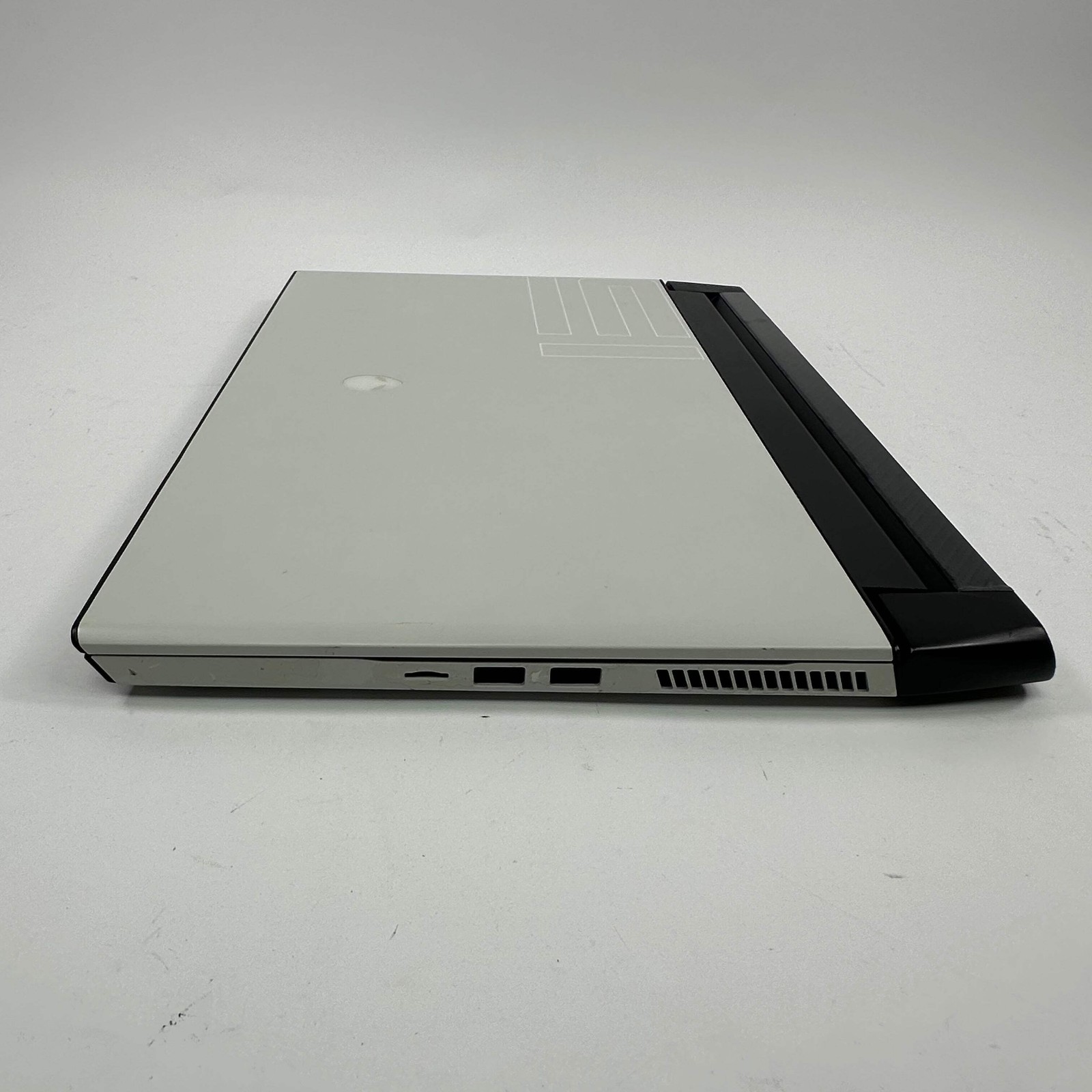 Alienware M15 15.6″ i9-10980HK 2.4GHz 32GB RAM 1.5TB SSD GeForce RTX 3080