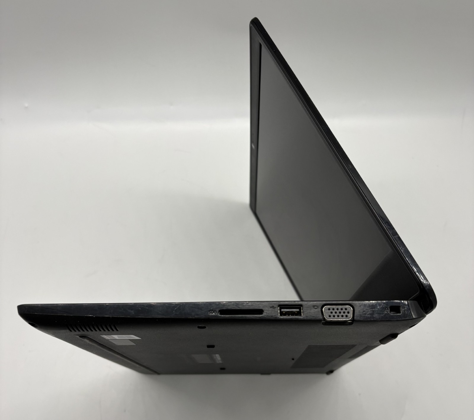 Dell Latitude 3400 14″ i5-8265U 8GB RAM 256GB M.2 SSD Windows 11 Pro 31% Battery