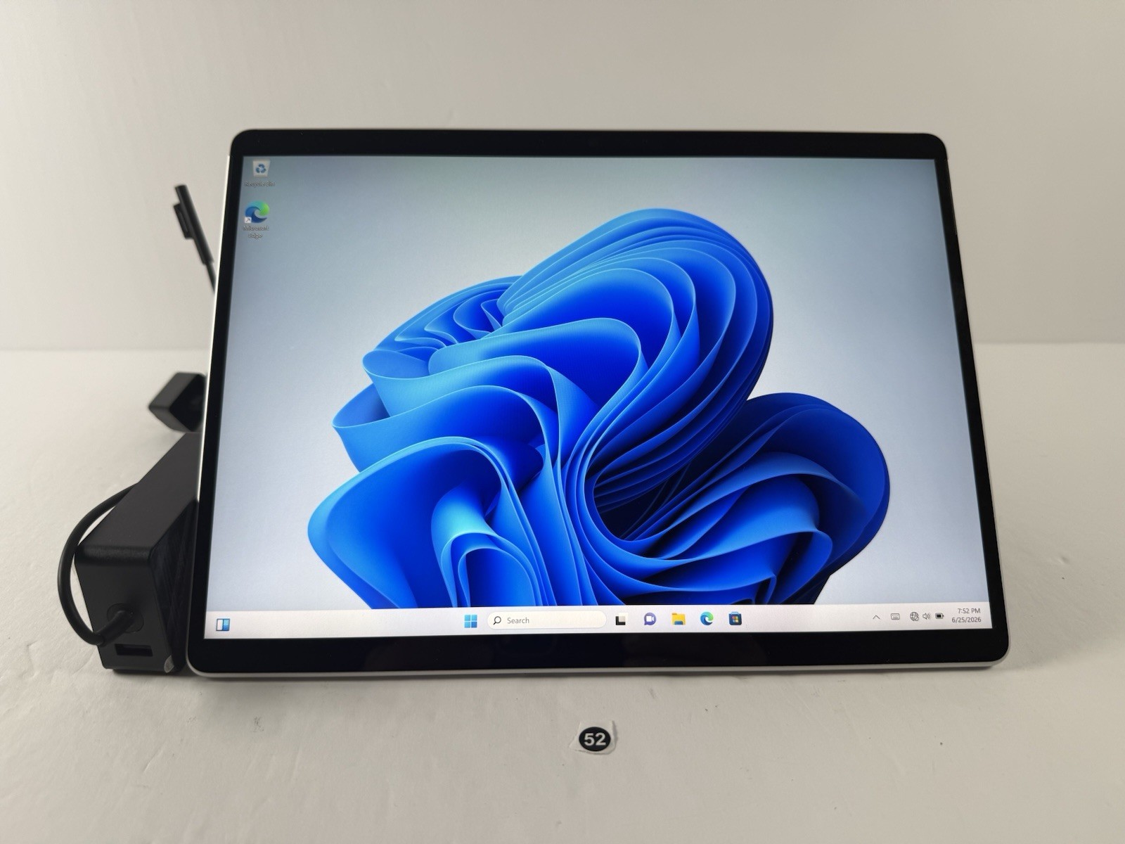 Microsoft Surface Pro 8 (1982) i5-1145G7 – 16GB RAM – 256GB 120Hz – Win 11 Pro
