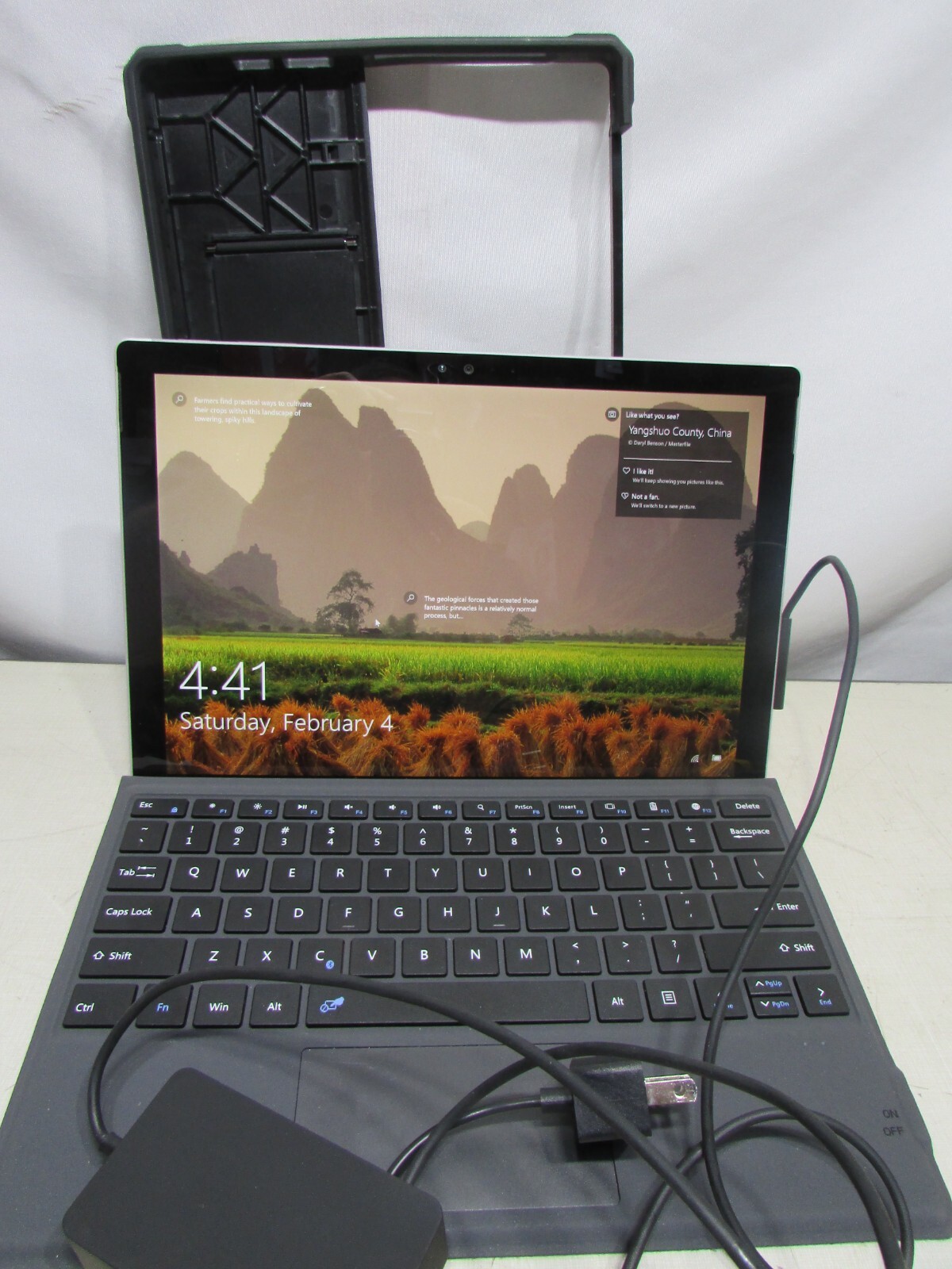 microsoft surface 1703 m3-6Y30 w/ bluetooth keyboard & case