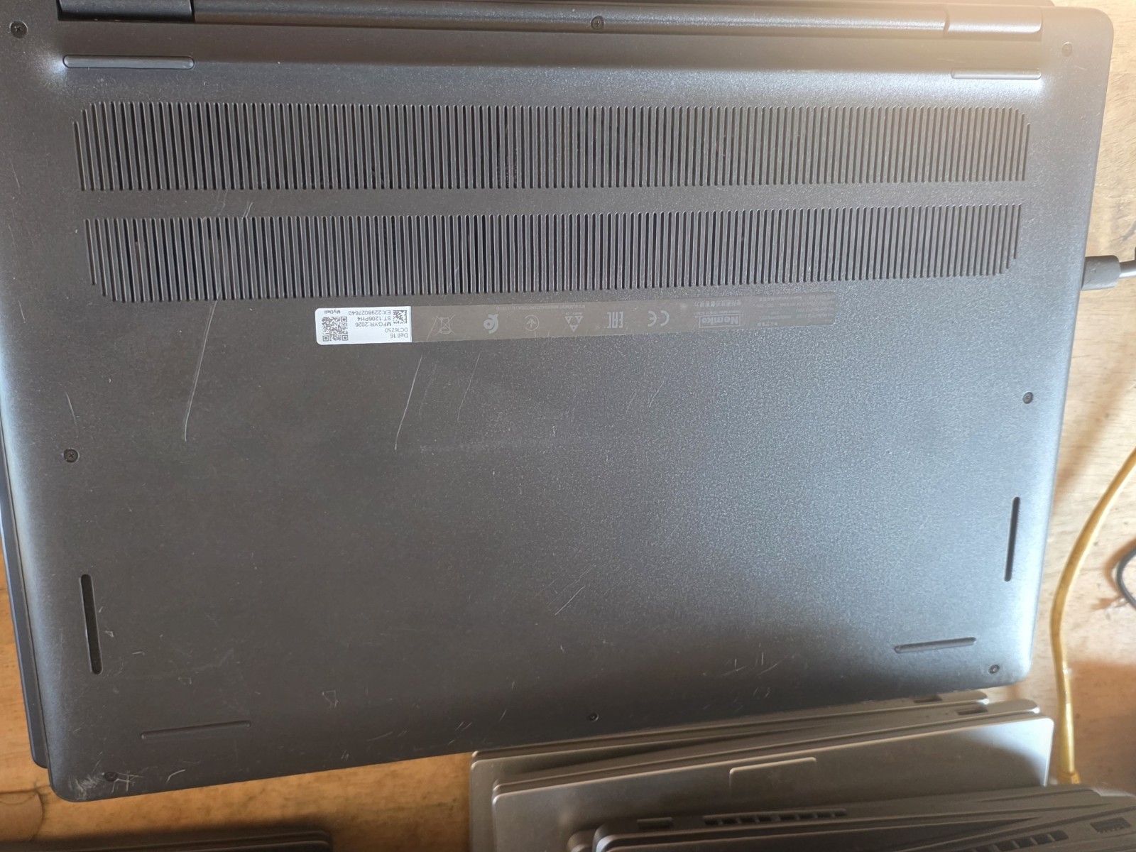 Dell Dc16250 16″ Touch Intel® Core™ 7-150U, 10 cores 1 TB SSD 16 GB DDR5 Good B