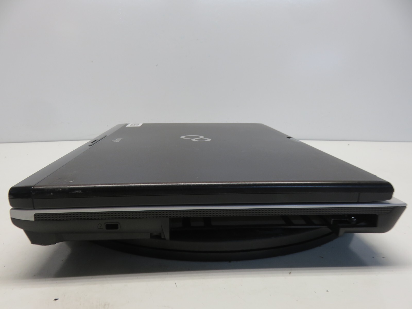 Fujitsu Lifebook T900 Intel Core i5 CPU M 520 2.40GHz 1GB NO HDD No Batt