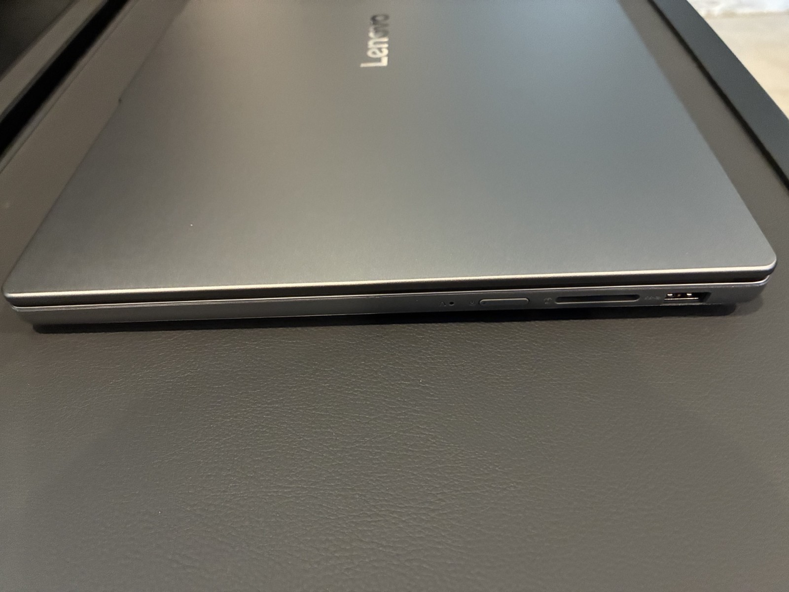 Lenovo IdeaPad Slim 3x 15Q8X10 15.3″ Snapdragon X 8-Core 16GB RAM 512GB Wi-Fi 7
