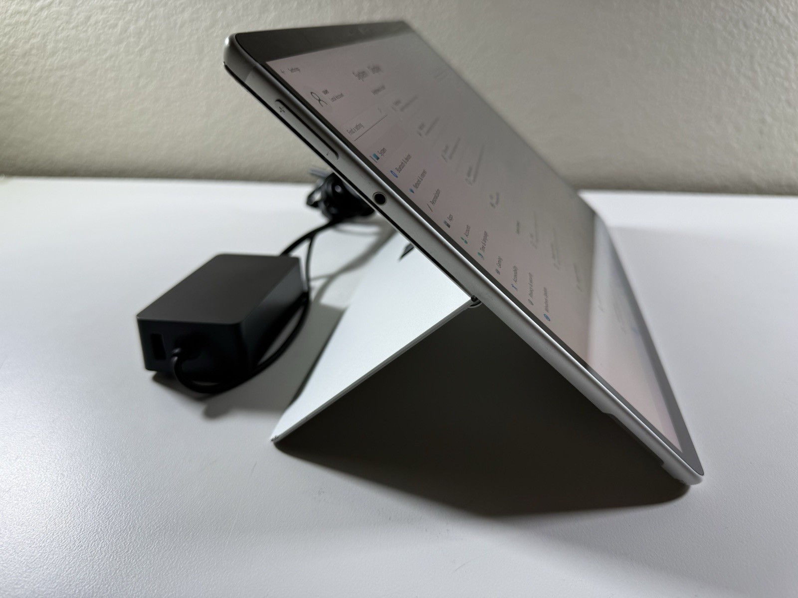 Microsoft Surface Pro 8 (1982) i5-1145G7 – 16GB RAM – 256GB 120Hz – Win 11 Pro