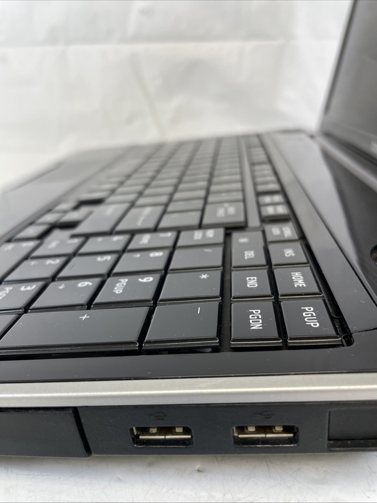 Toshiba Satellite A505-S6005 Intel Core i3-330M 2.13GHz 4GB RAM 500GB HDD Win10