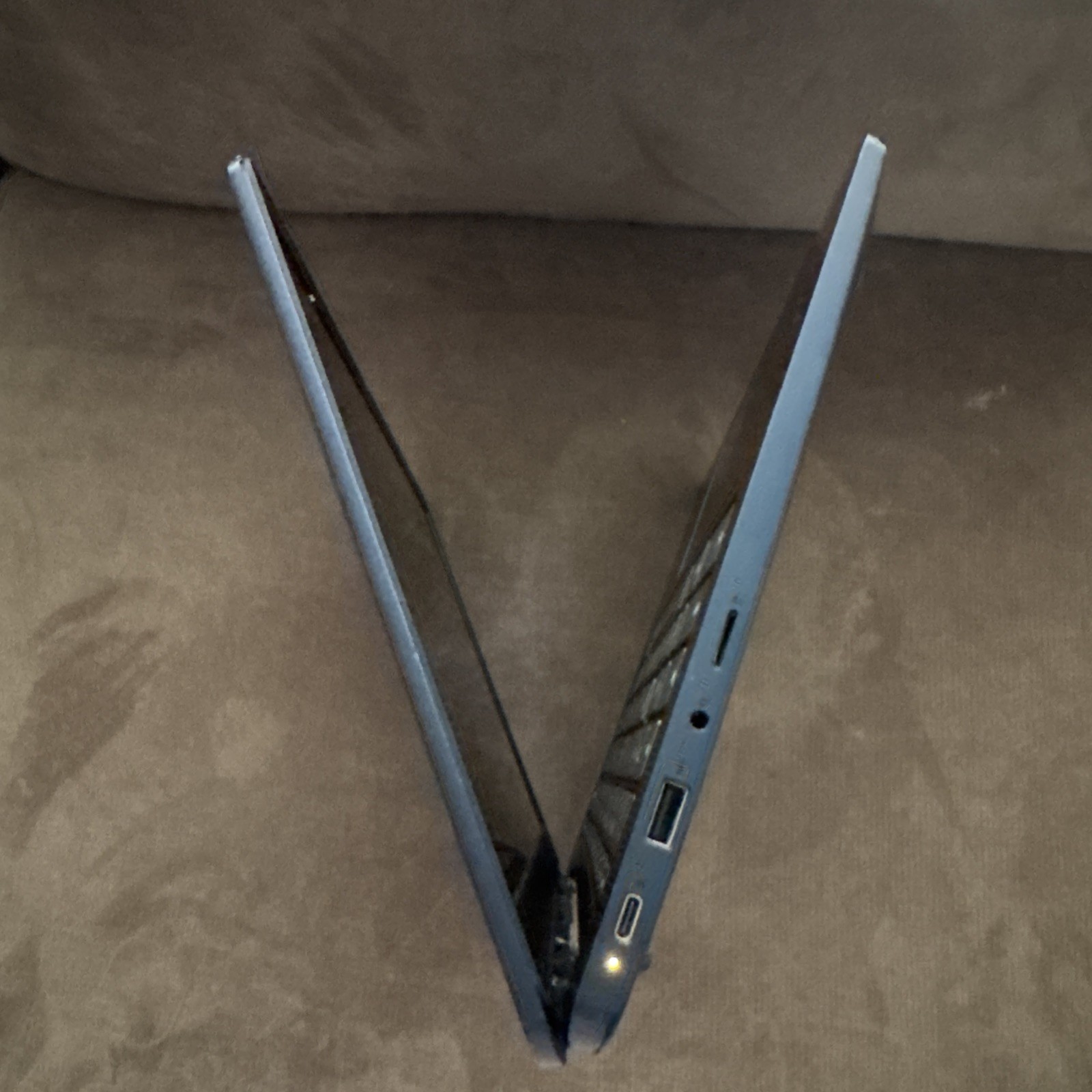 Lenovo IdeaPad Slim 3 Chromebook 14″ FHD MediaTek 8-Core 4GB 64GB Blue – PARTS