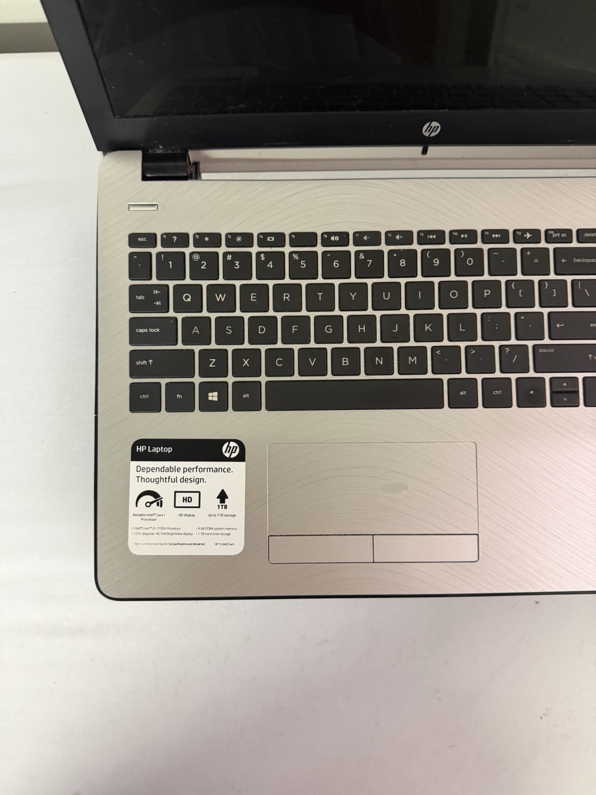 HP Laptop – Unknown if Screen is Good – Intel i3 Gen 7 – No RAM – Read Des