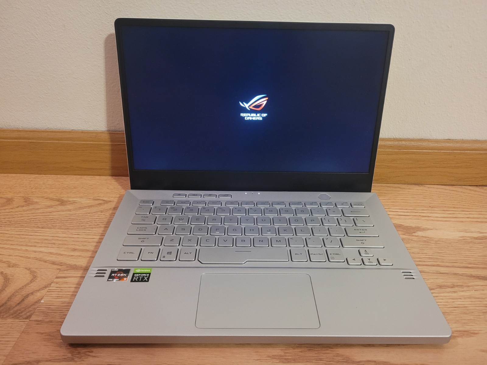ASUS ROG Zephyrus G14 14″ (1TB, AMD Ryzen 9 4900HS, 3.0 GHz, 16GB) Laptop