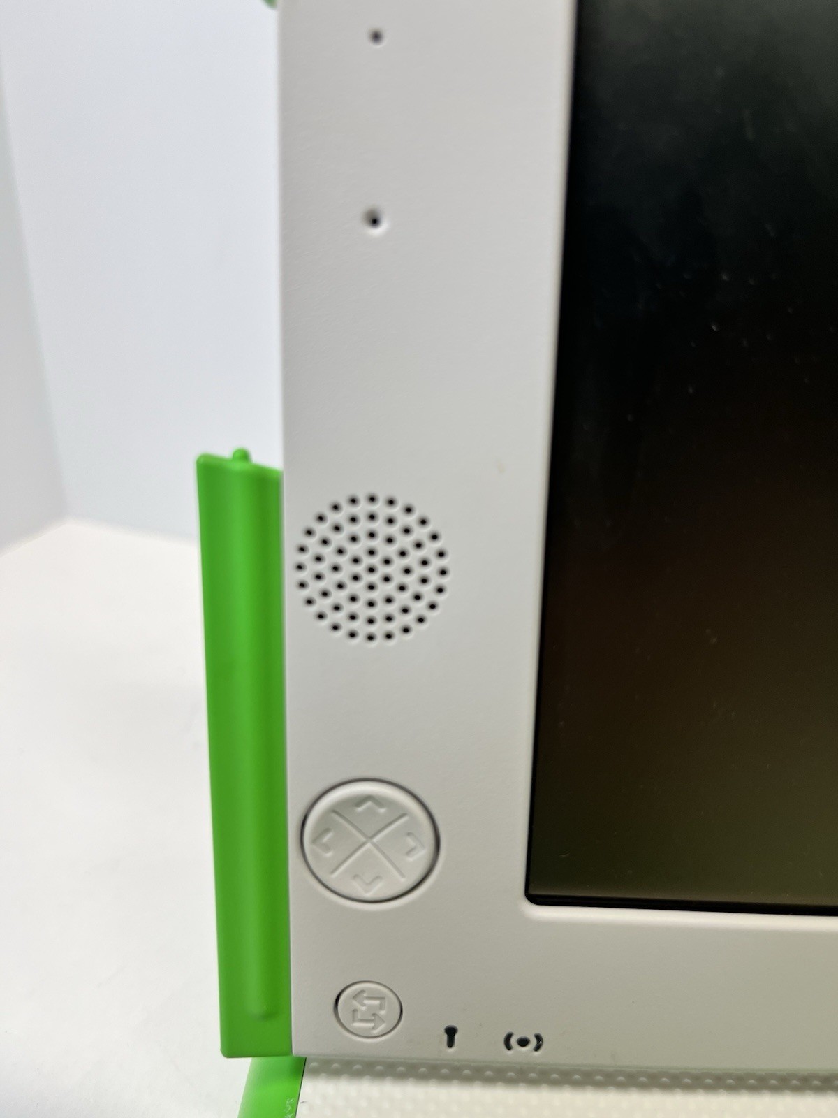 OLPC XO-1 Kids Laptop Computer – One Laptop Per Child – w/ Power Adapter