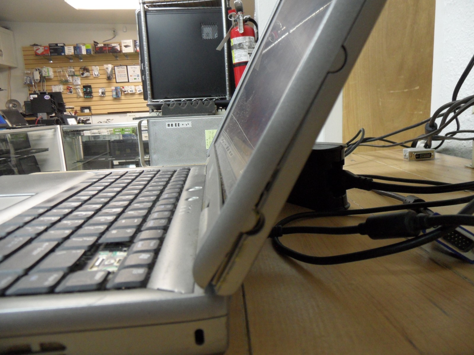 Dell Inspiron 1150 Laptop 4 Parts Booted Windows Hard Drive Wiped Key Missing *