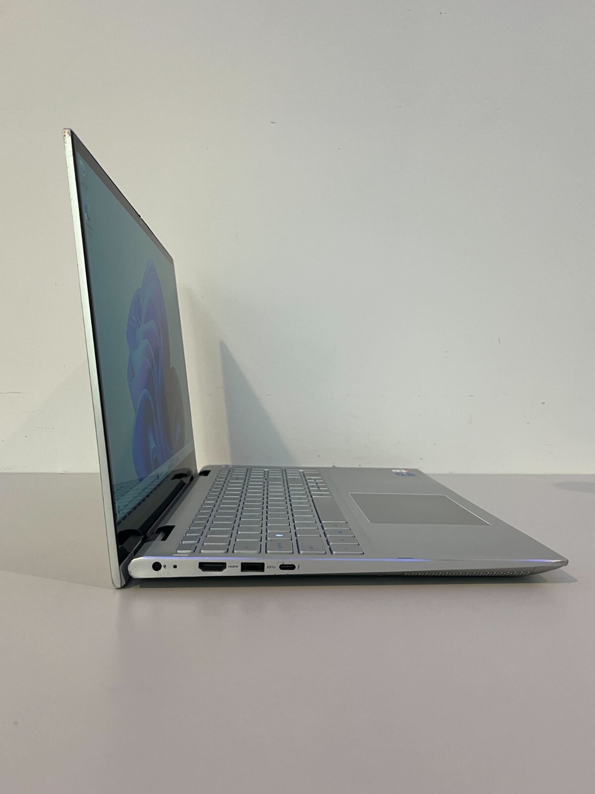 Dell Inspiron 7506 15.6″ 2-in-1 Laptop i5-11357G 12GB RAM 512GB SSD+32GB Win 11