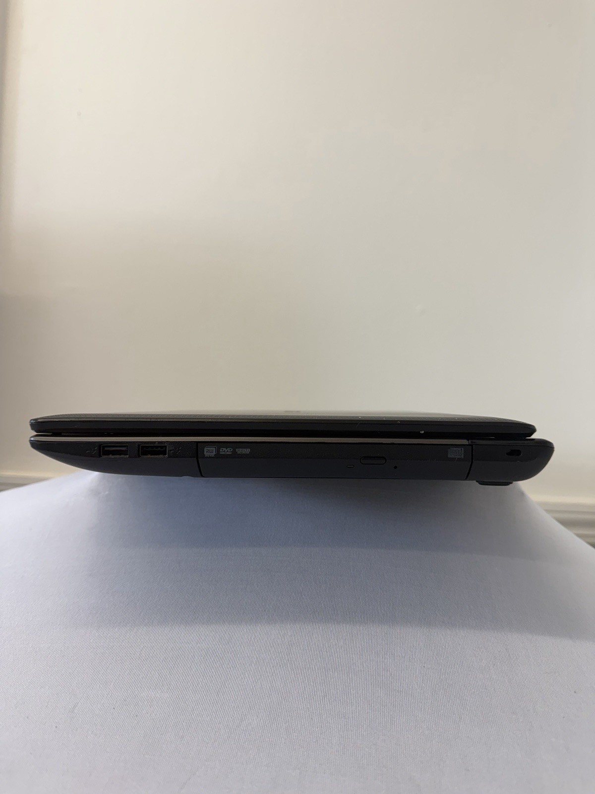 Acer Aspire 5750Z-4217 Laptop – Good Screen – Intel Pentium B950 – Read Des