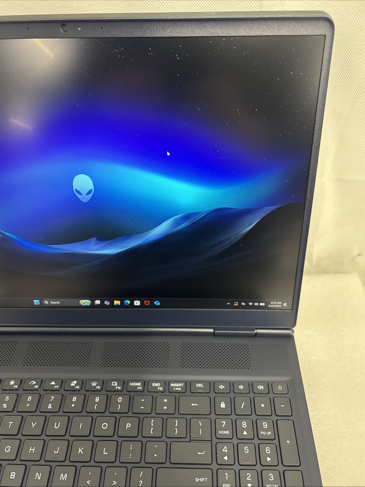 Dell Alienware 16 Aurora (1TB, Intel Core 7, 16GB, RTX 5050, Windows 11 Home)