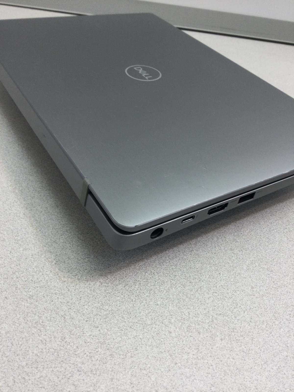 Dell Latitude 13 5300 13.3″(256GB SSD, Core i7-8665U, 1.90GHz, 16GB…