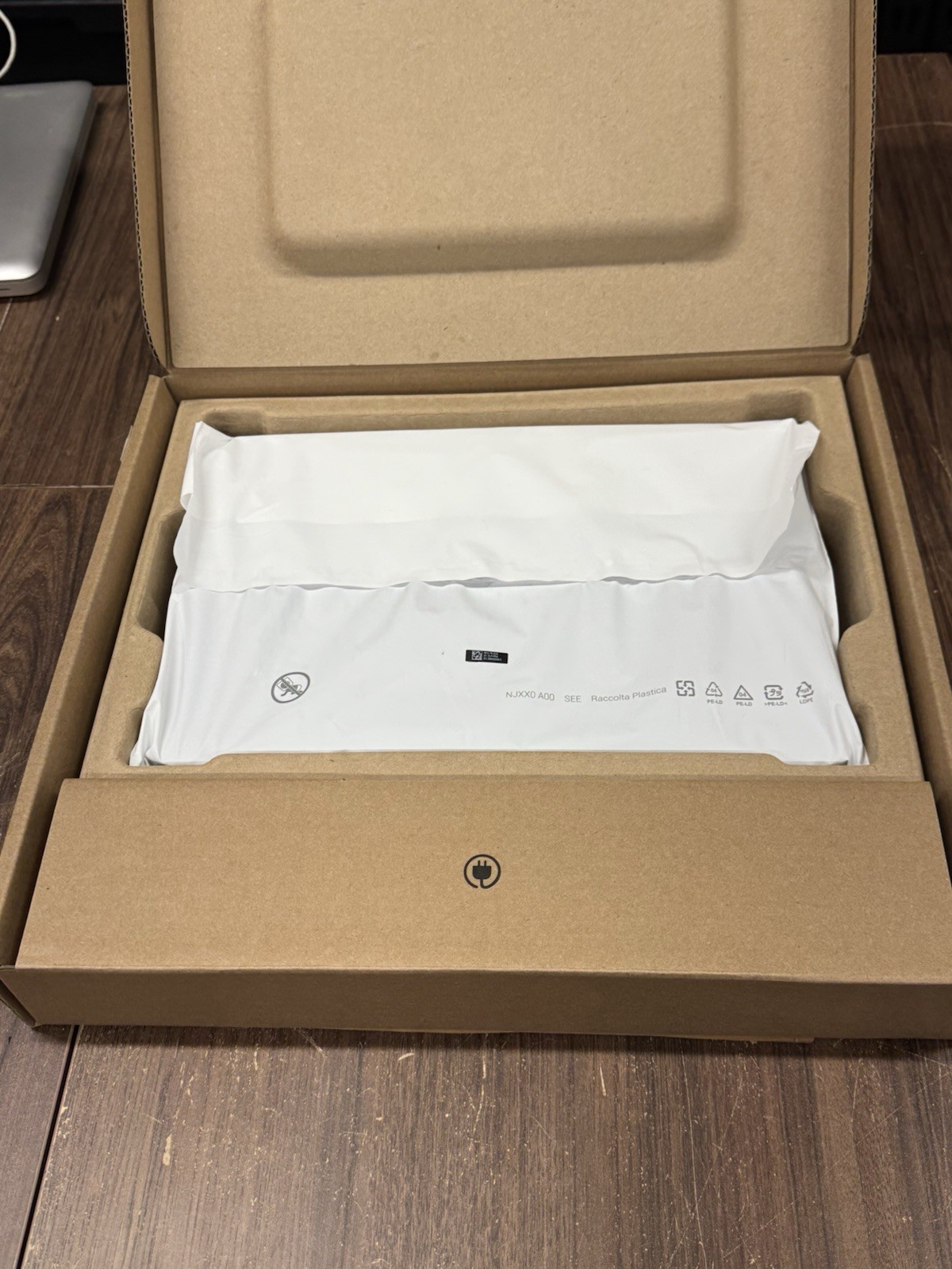 Dell Pro Premium PA14250, 16gb DDR5, 1Tb SSD , 3Years Dell Warranty.