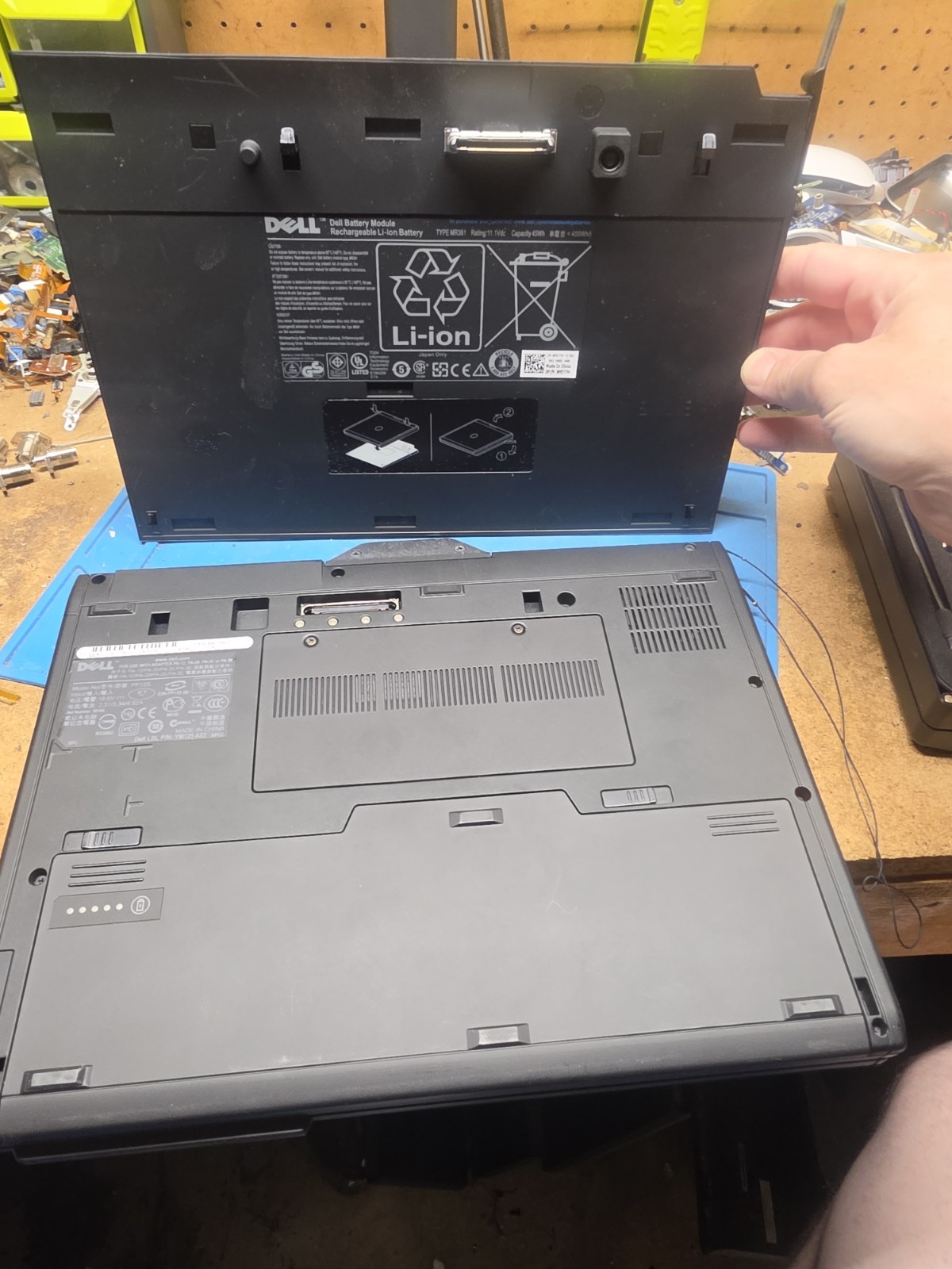 Dell Latituded XT2 Intel Core 2 No Hard Drive W/Added Battery & Power Cord