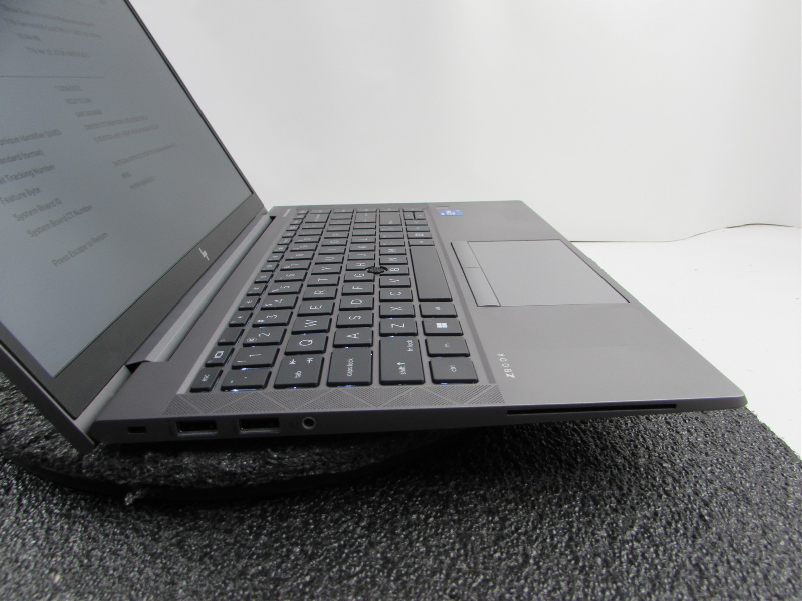 HP ZBOOK FIREFLY 14 (G8) 1920X1080 FHD I7-1185G7 512GB SSD 16GB RAM NO O.S
