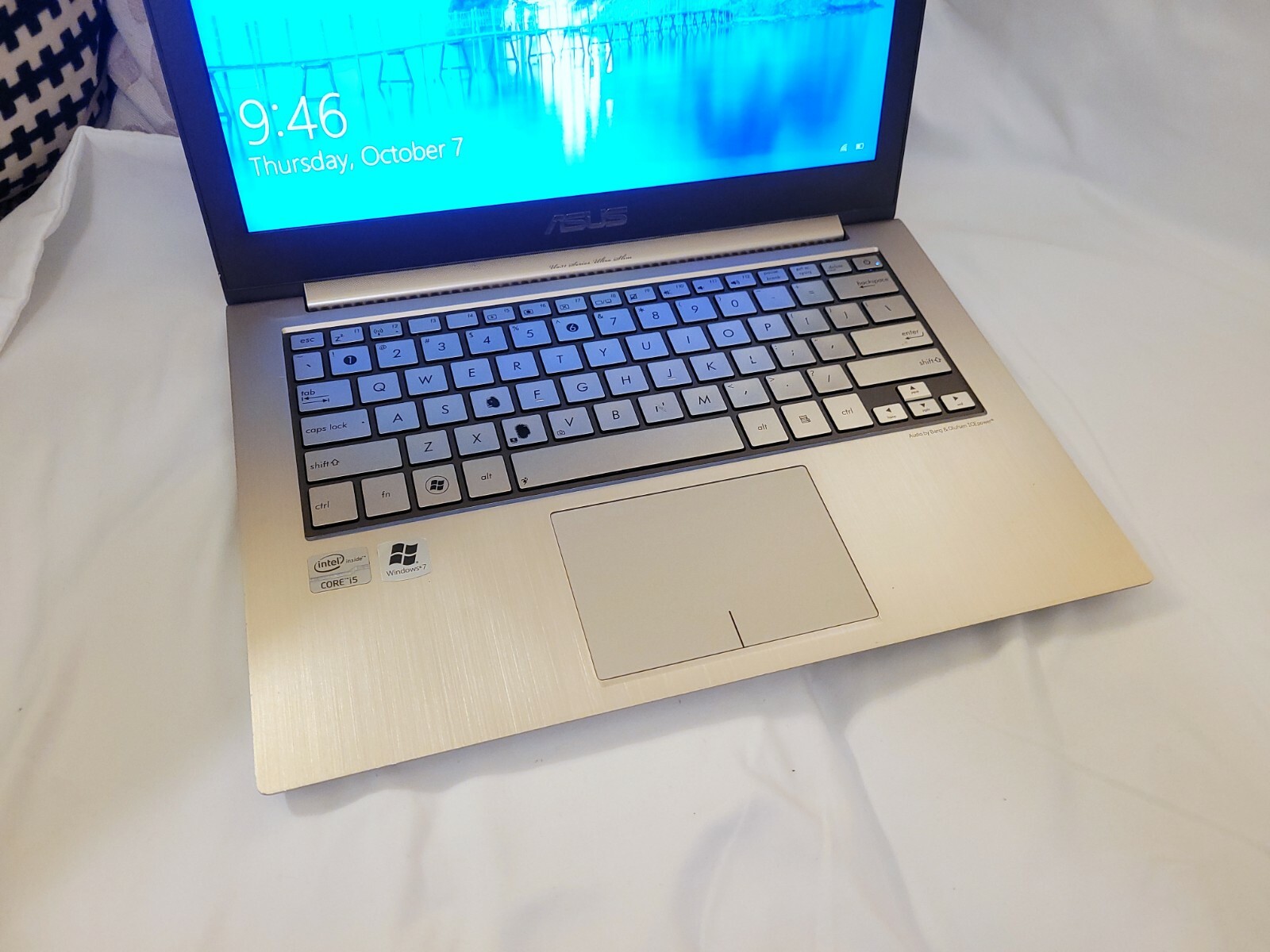 ASUS ZENBOOK UX31E CORE I5-2557M @ 1.4 GHz / 4 GB RAM / 128GB SSD / 13.3″ LED 16