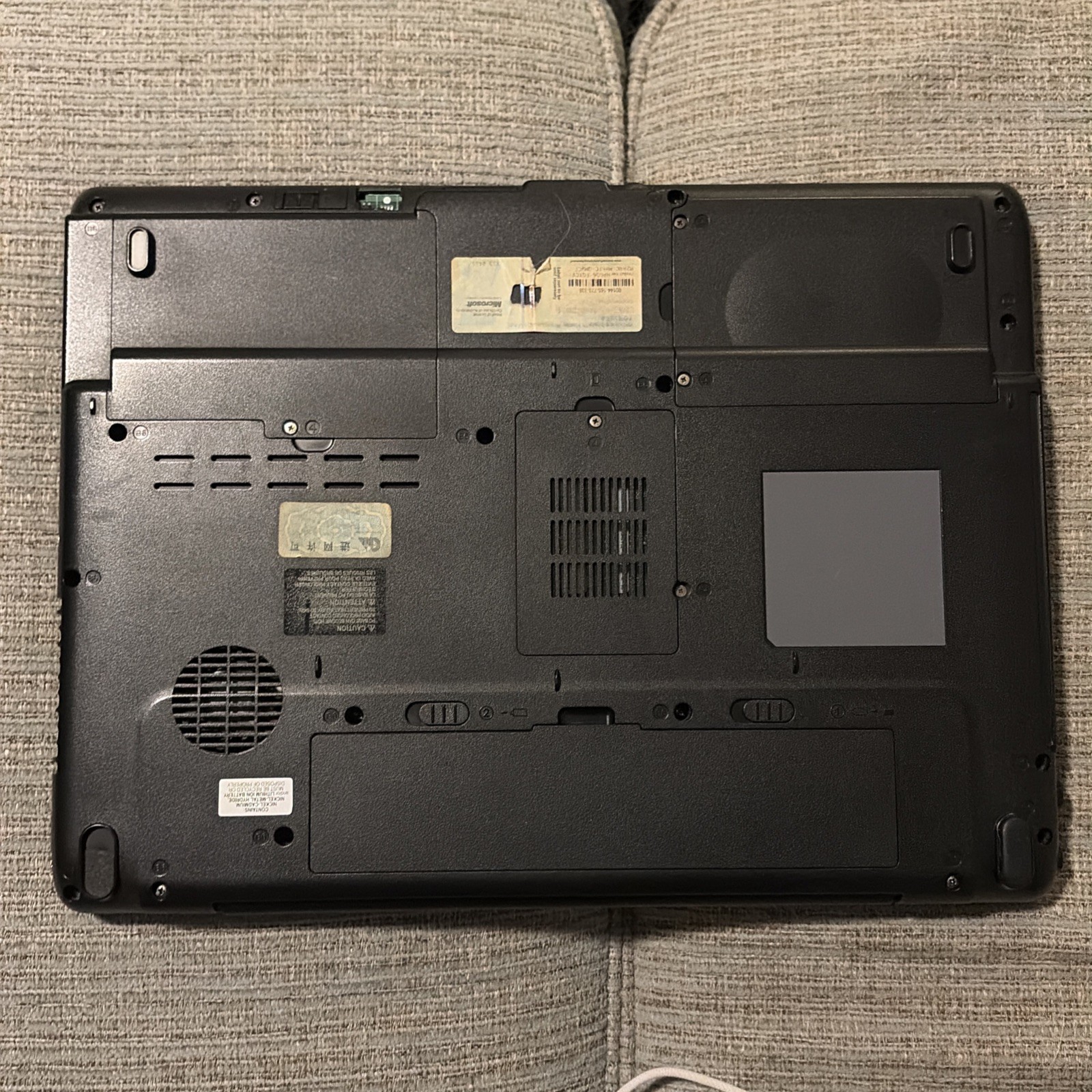 Toshiba Satellite A215-S4747 Laptop AMD Turion 64 x2 894MB Ram No HDD or Charger
