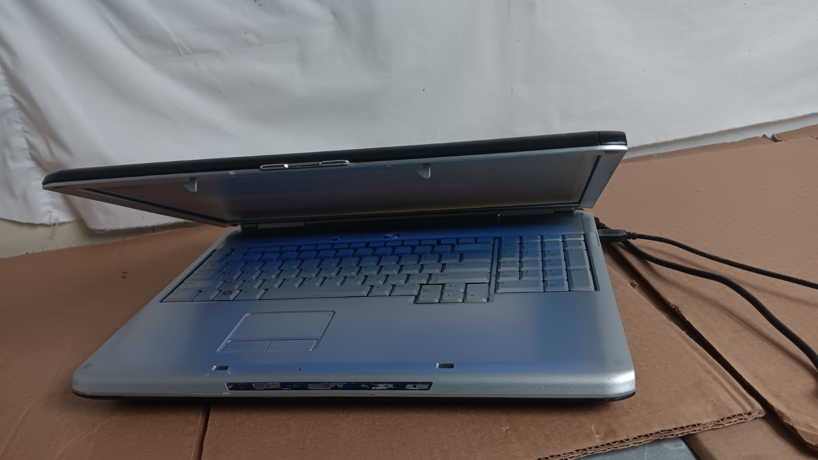 17″ Dell Inspiron 1720 laptop 1.80 GHz 17″ LCD Screen NVIDIA GeForce 8400M GS
