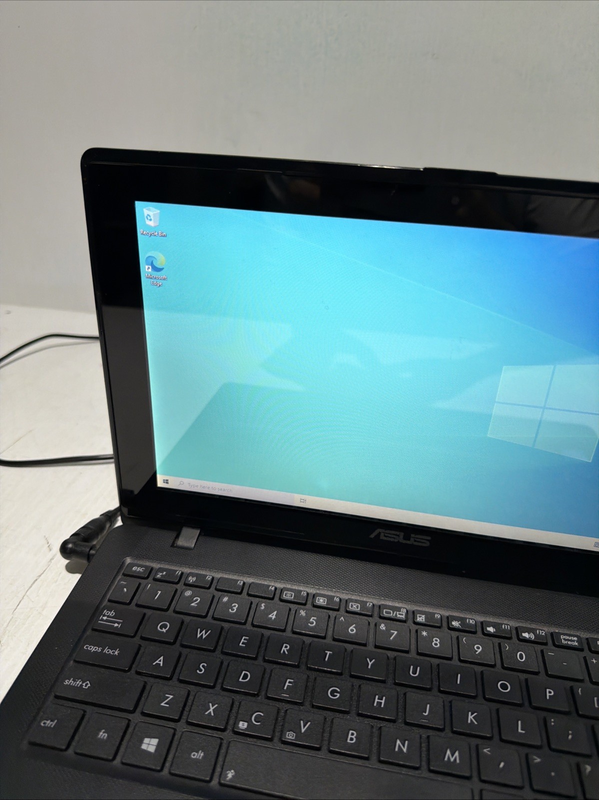 Asus X200CA 12″ Touch Laptop Celeron 1007U 4gb Ram 320gb HDD Windows 10 Home
