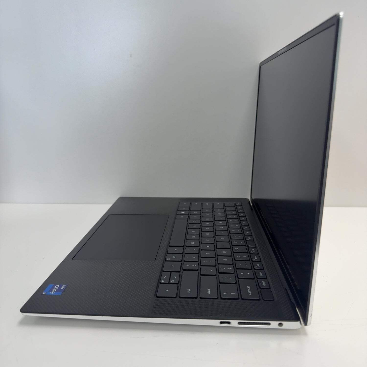 Dell 15 9530 15.6″ i9-13900H 2.6GHz 32GB RAM 2TB SSD SSD GeForce RTX 4060