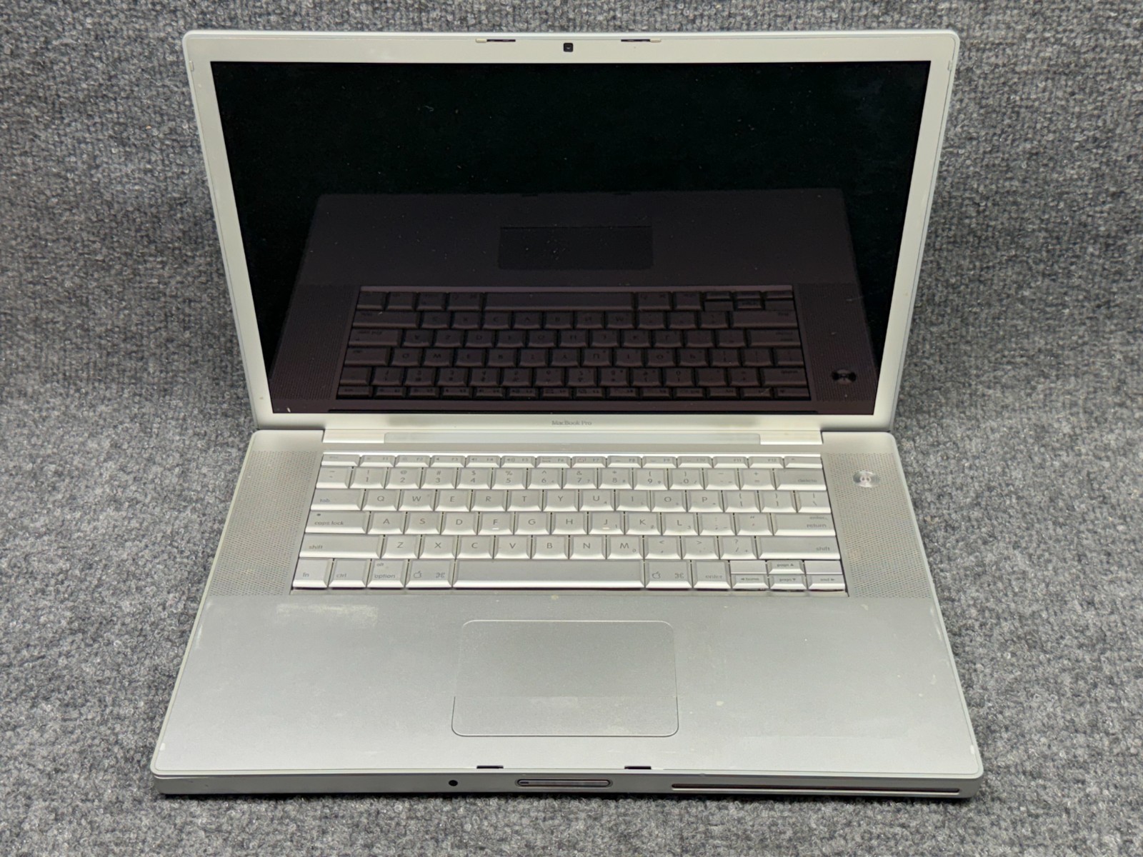 Apple MacBook Pro A1226 15″ Laptop Core 2 Duo T7800 2.60GHz 2GB RAM 200GB HDD