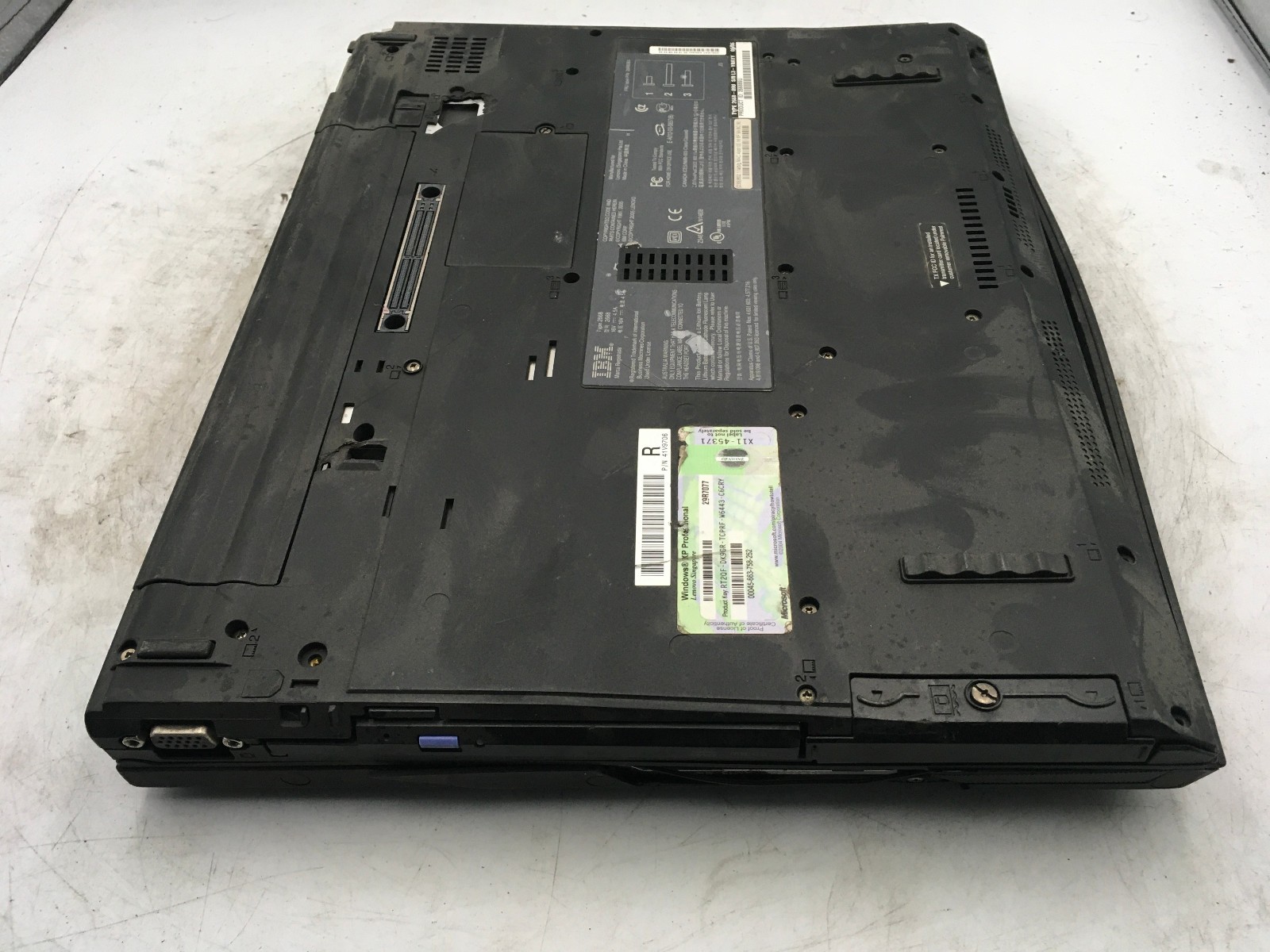 IBM THINKPAD T43 – FOR PARTS/REPAIR – INTEL CENTRINO – NO RAM – DAMAGED -READ-BB