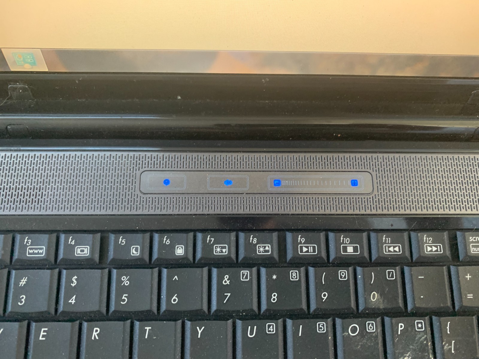 Compaq Presario V6000 15.4″ Intel Core Duo T2450 2.00Ghz 2GB RAM 120GB HDD Win 7