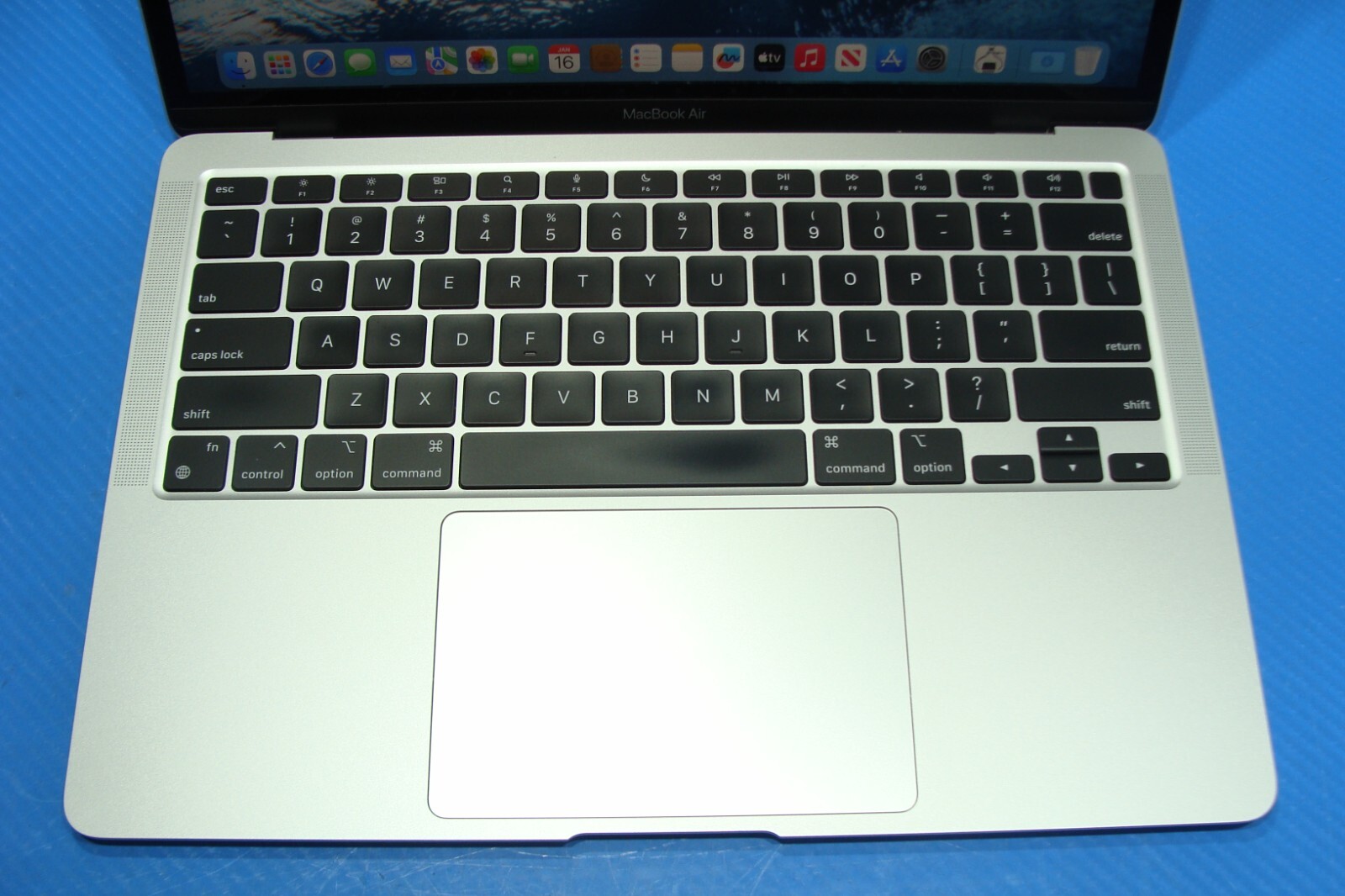 Apple MacBook Air A2337 13.3″ M1 (2020) 8CPU/7GPU 8GB 256GB OS Sonoma +Charger