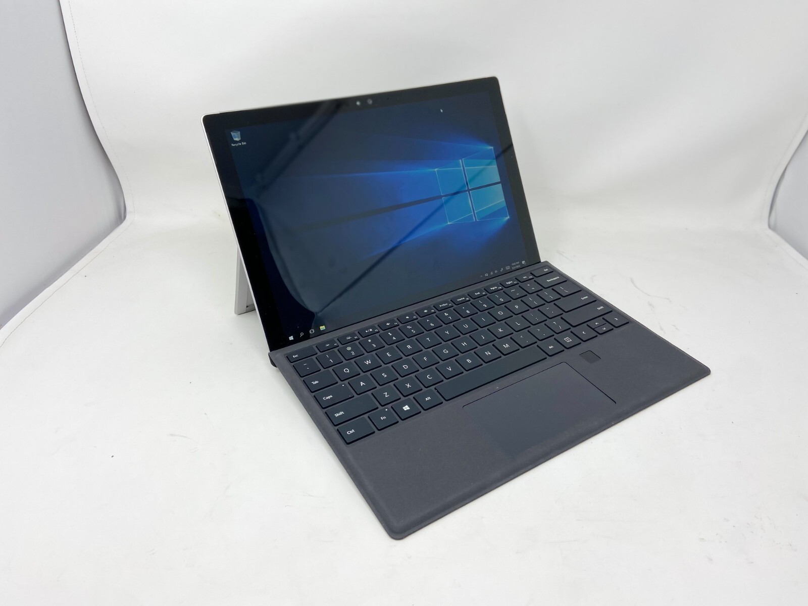 Microsoft Surface Pro 4 Core m3-6y30 2.2GHz 4GB RAM 128GB SSD Win 10 Tablet